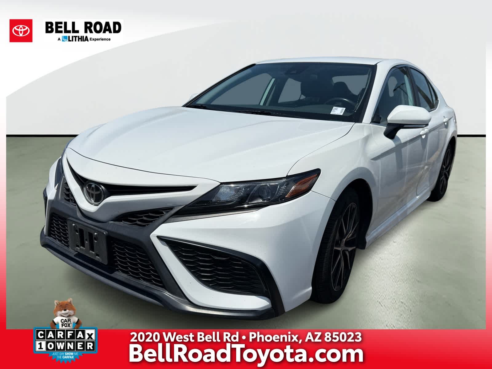 2022 Toyota Camry SE Hero Image