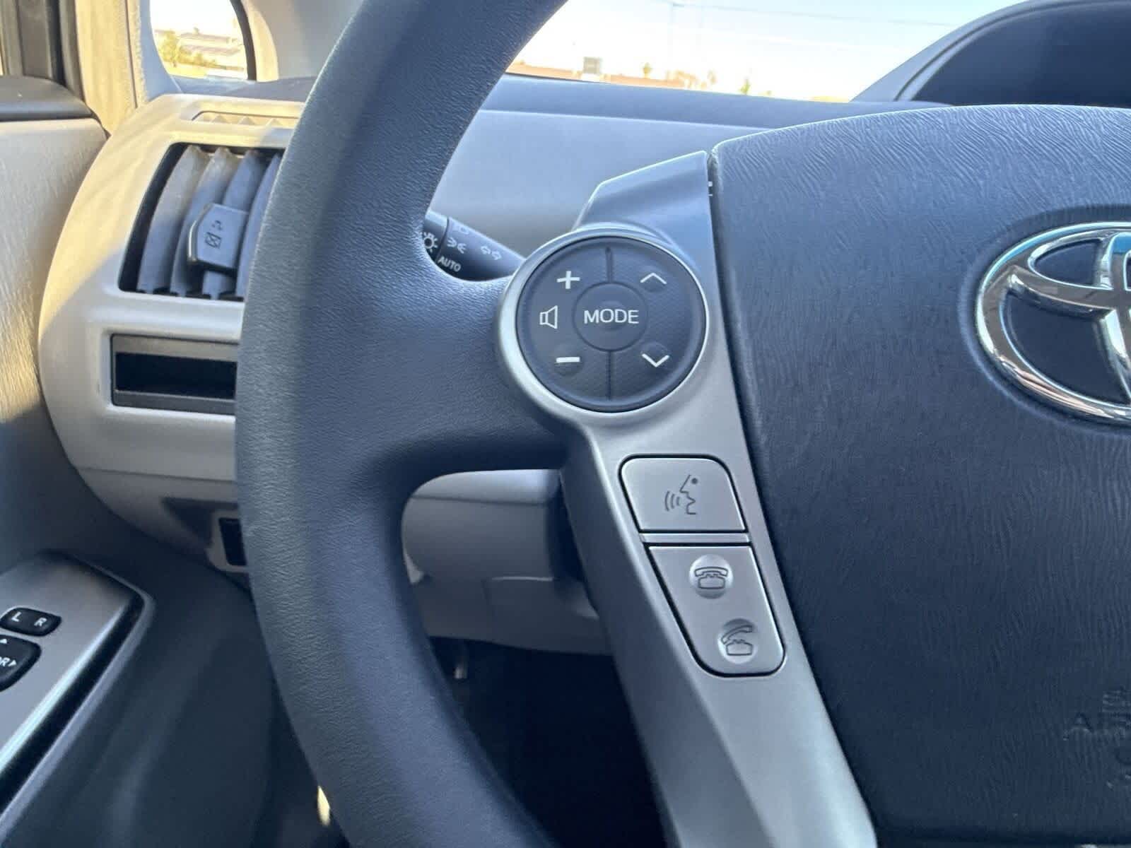 Thumbnail: 2017 Toyota Prius v - 28