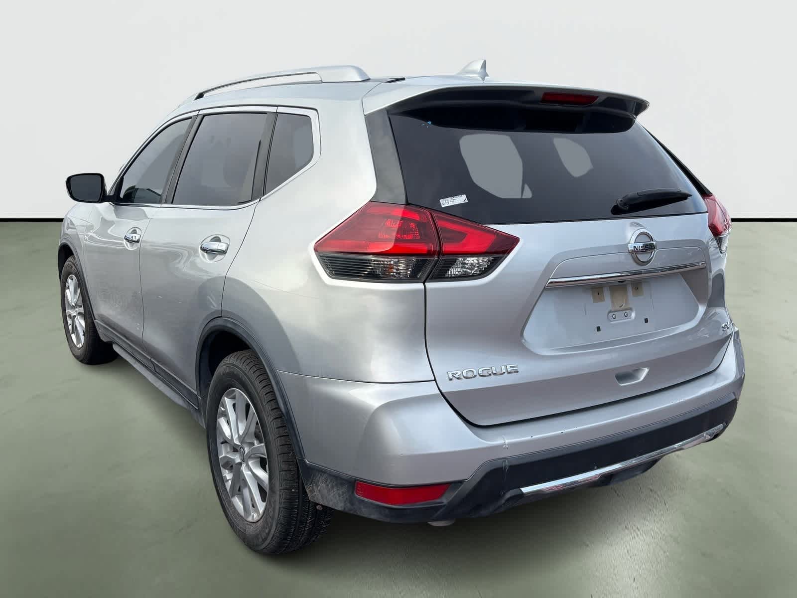 Thumbnail: 2018 Nissan Rogue - 3