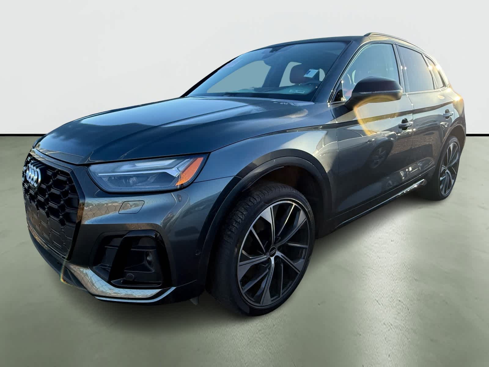 Thumbnail: 2022 Audi SQ5 - 2