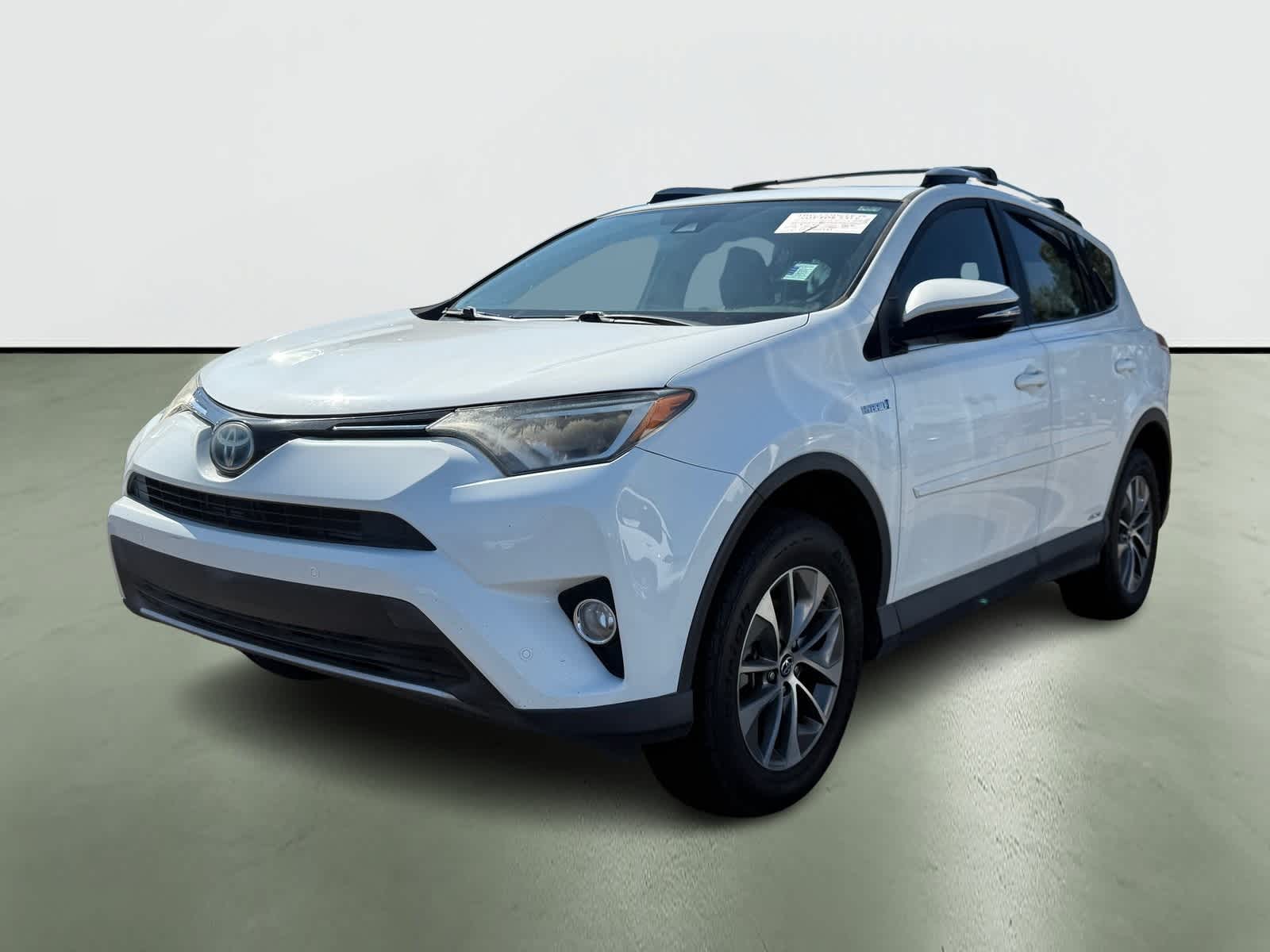 Thumbnail: 2017 Toyota RAV4 - 2