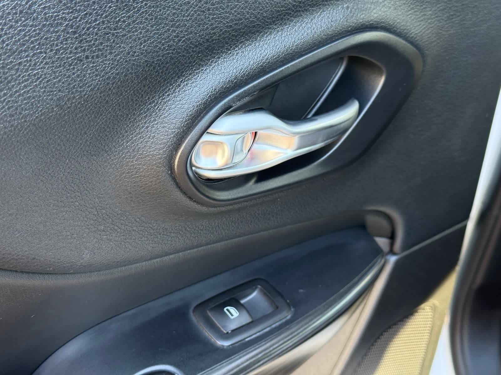 Thumbnail: 2016 Jeep Cherokee - 17