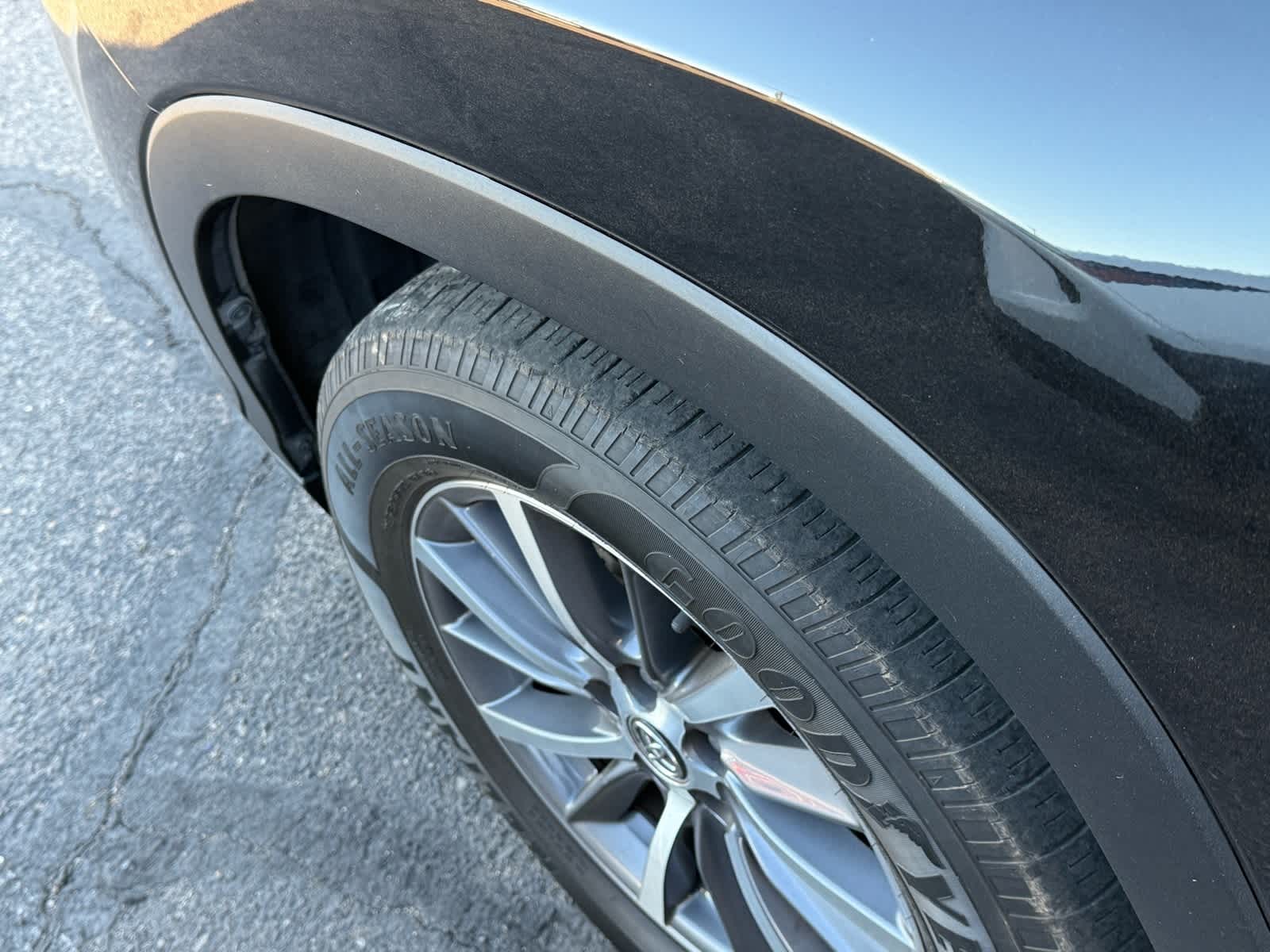 Thumbnail: 2018 Toyota Highlander - 16