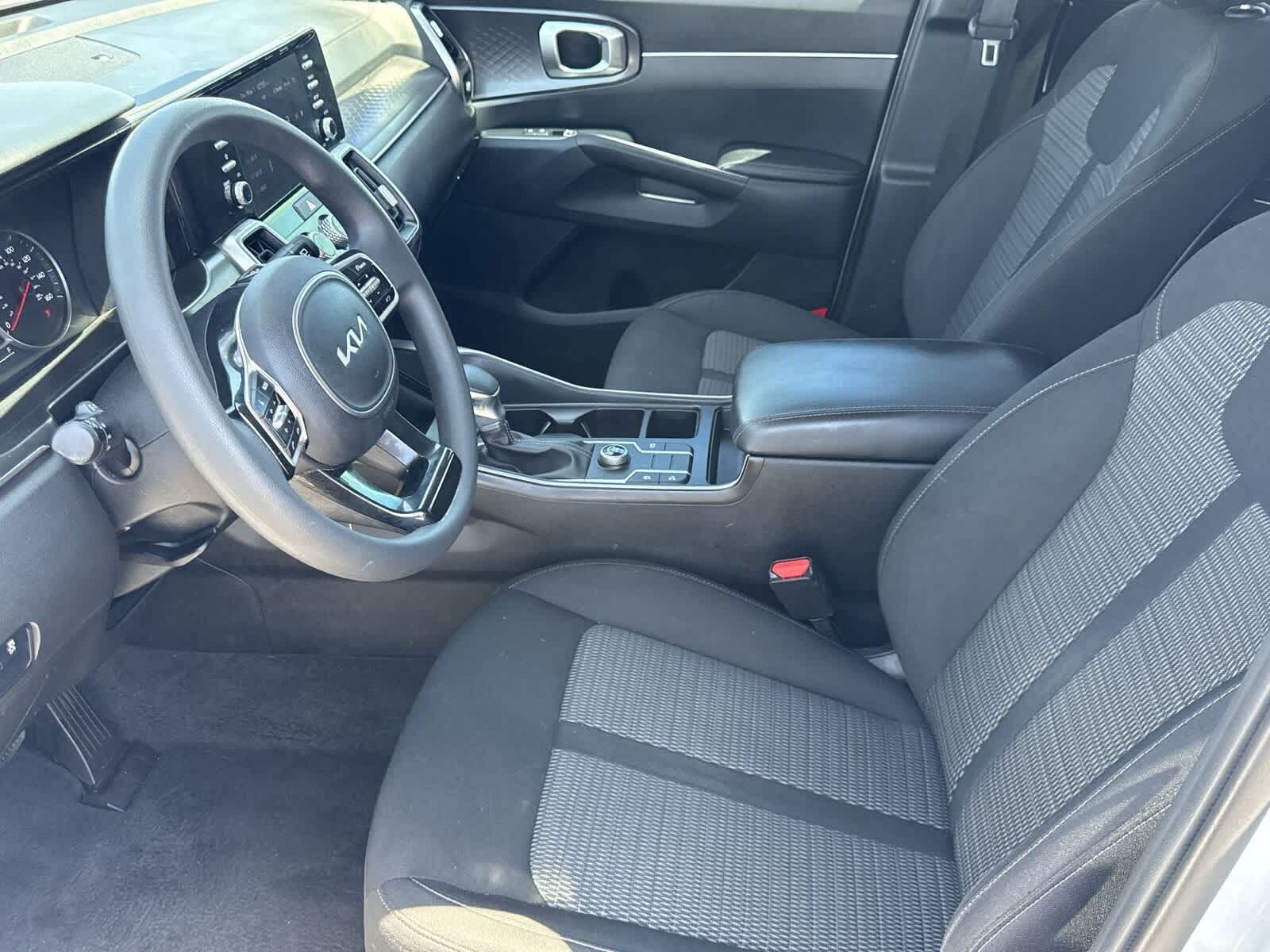 2022 Kia Sorento LX 17