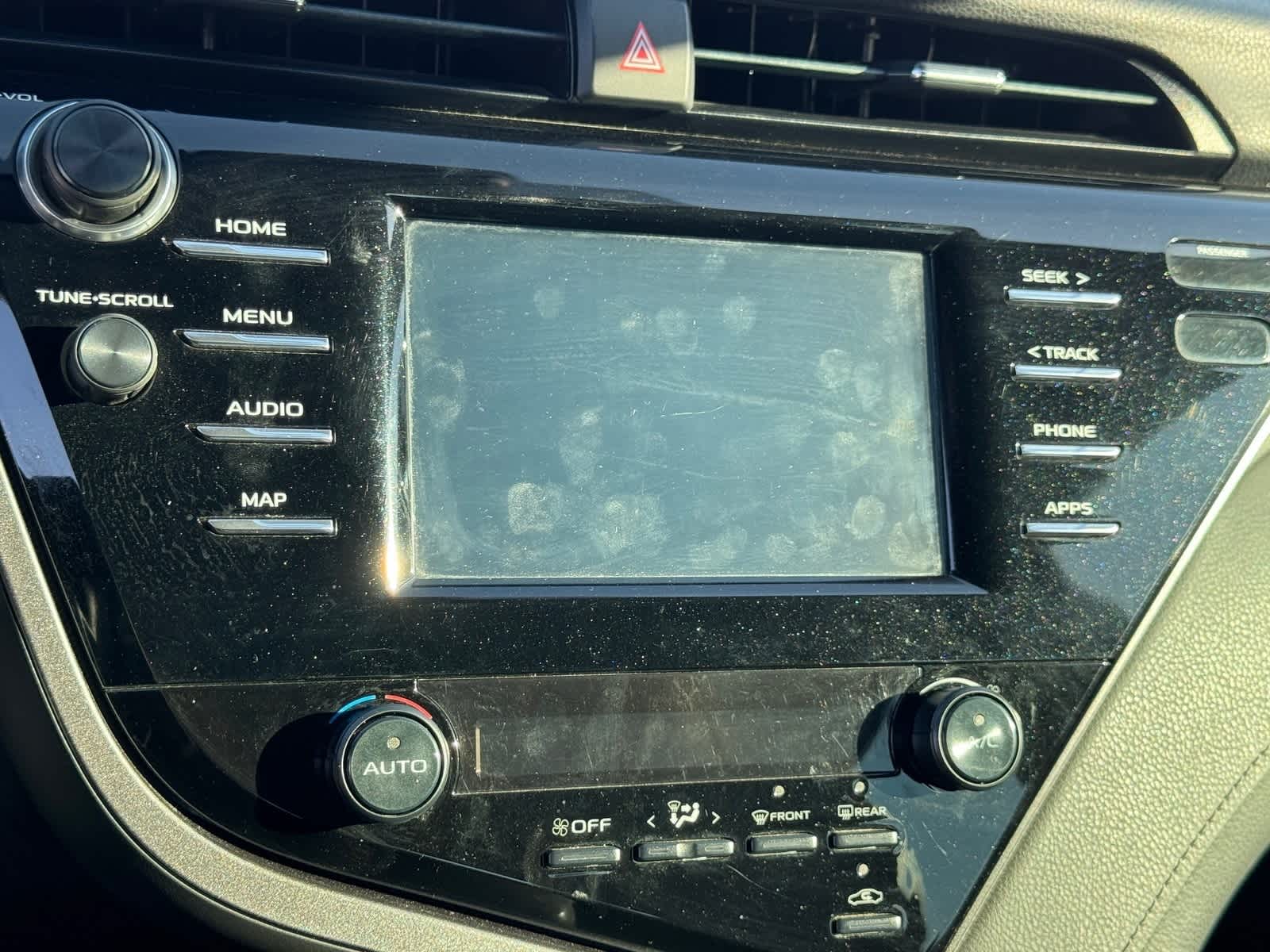 Thumbnail: 2019 Toyota Camry - 18