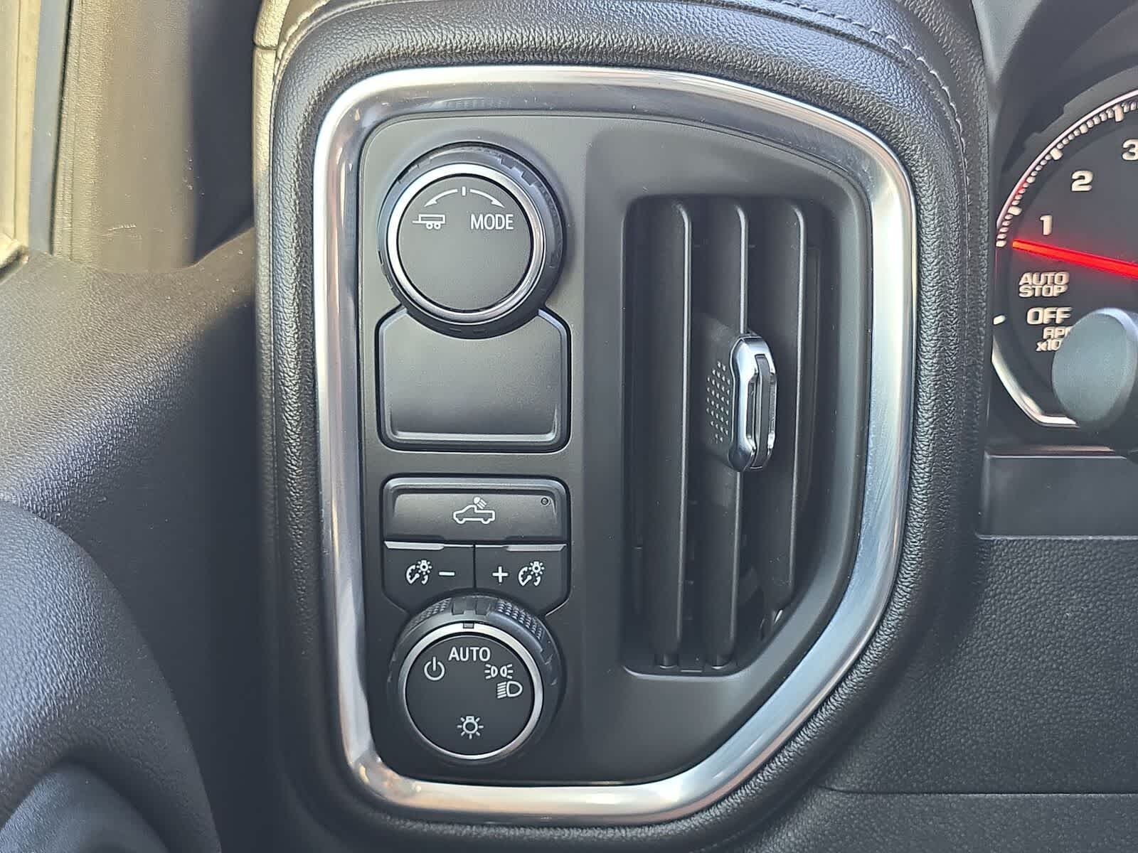 Thumbnail: 2020 Chevrolet Silverado 1500 - 32