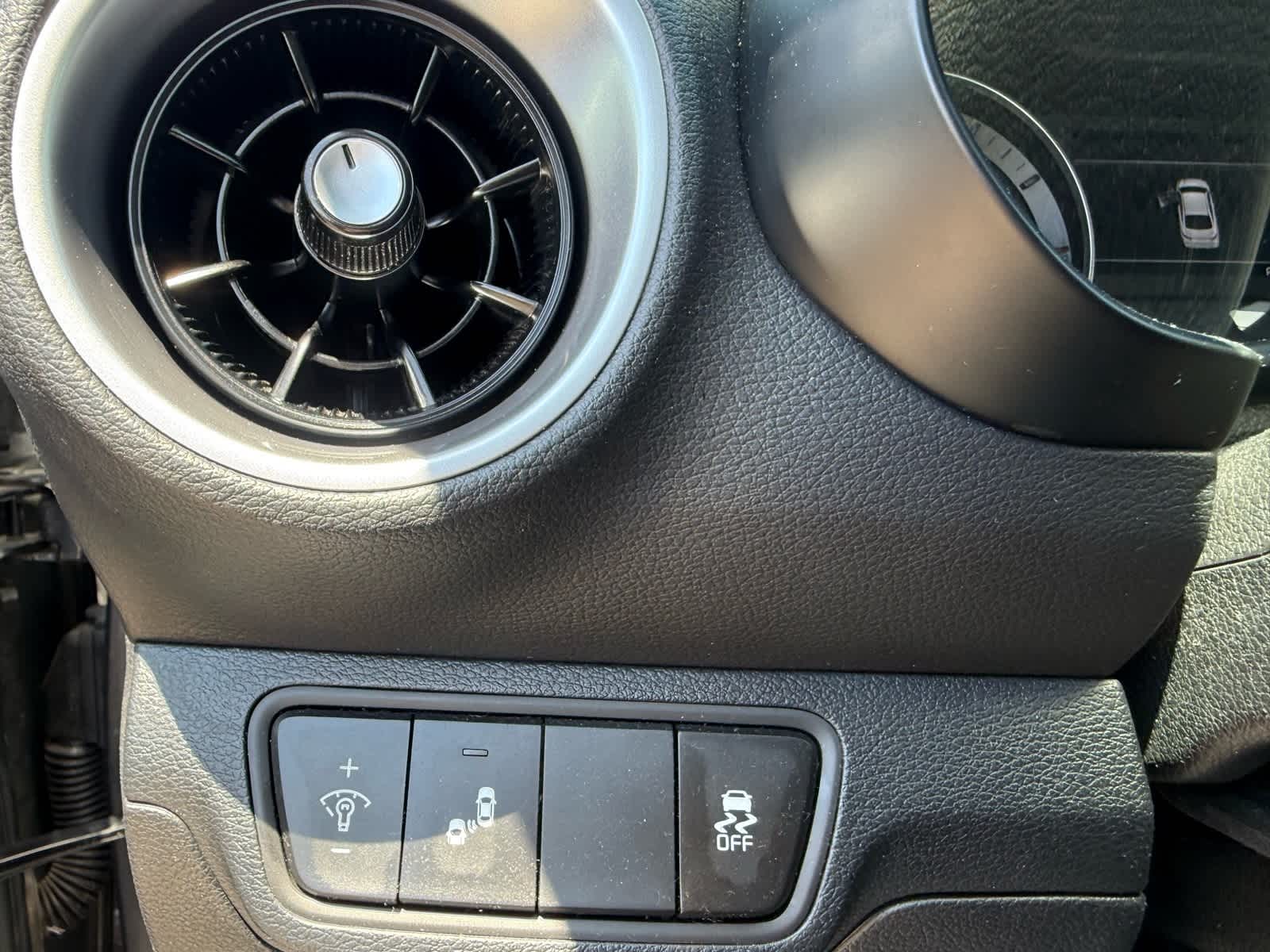 Thumbnail: 2024 Kia Forte - 13