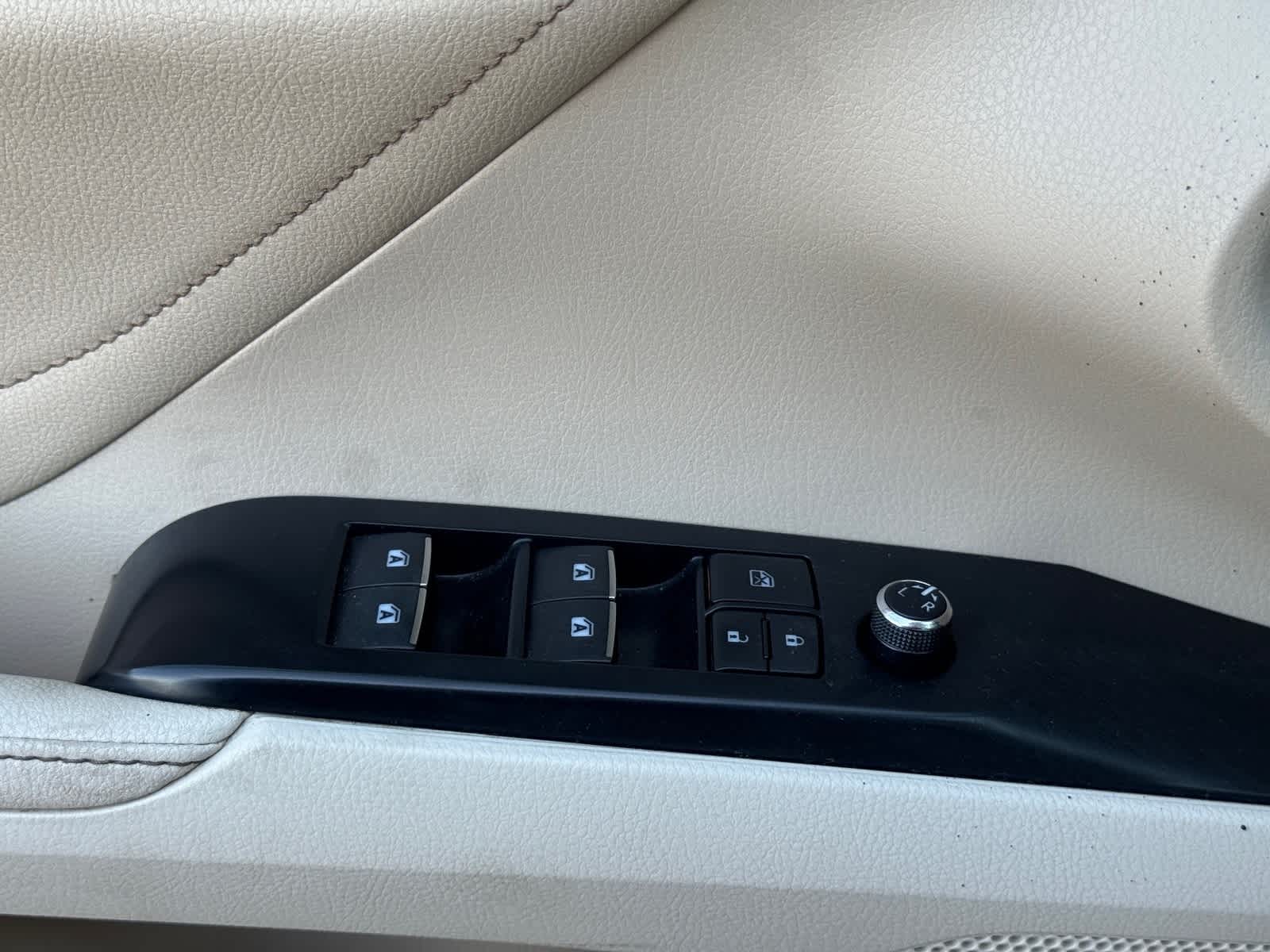 Thumbnail: 2018 Toyota Camry - 19