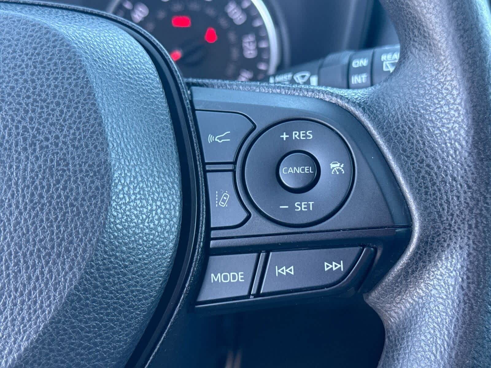 Thumbnail: 2022 Toyota RAV4 - 28