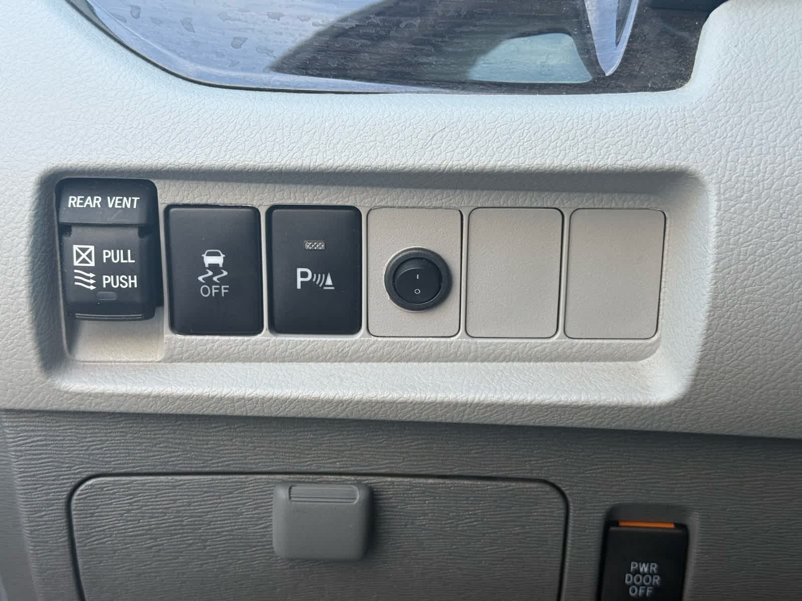 Thumbnail: 2020 Toyota Sienna - 13