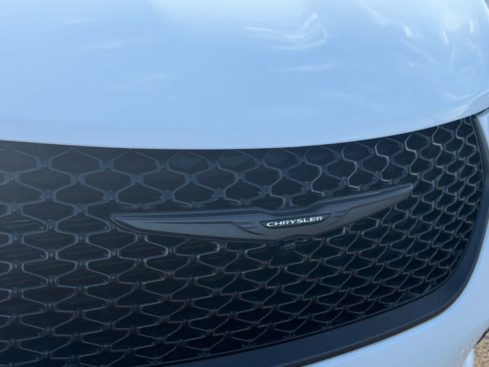 Thumbnail: 2025 Chrysler Pacifica - 9