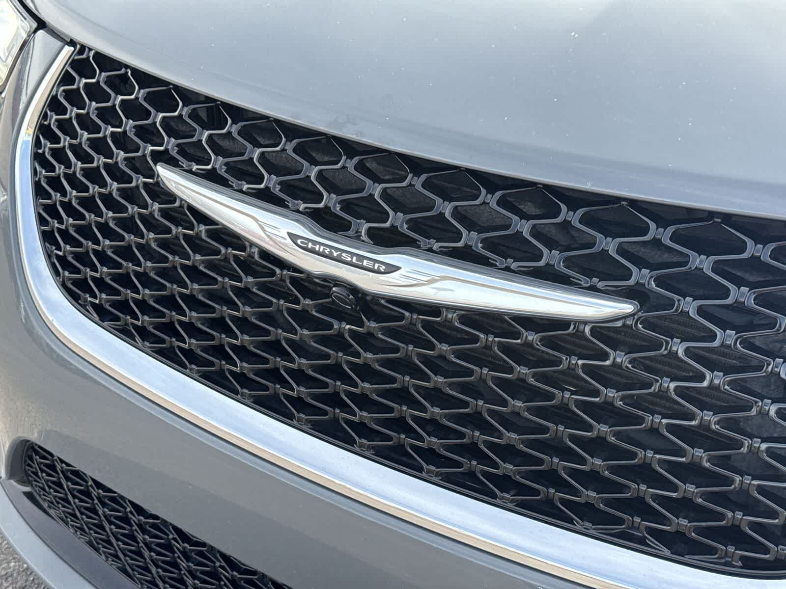 Thumbnail: 2025 Chrysler Pacifica - 32