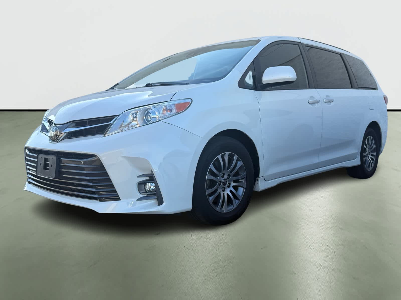 Thumbnail: 2020 Toyota Sienna - 2