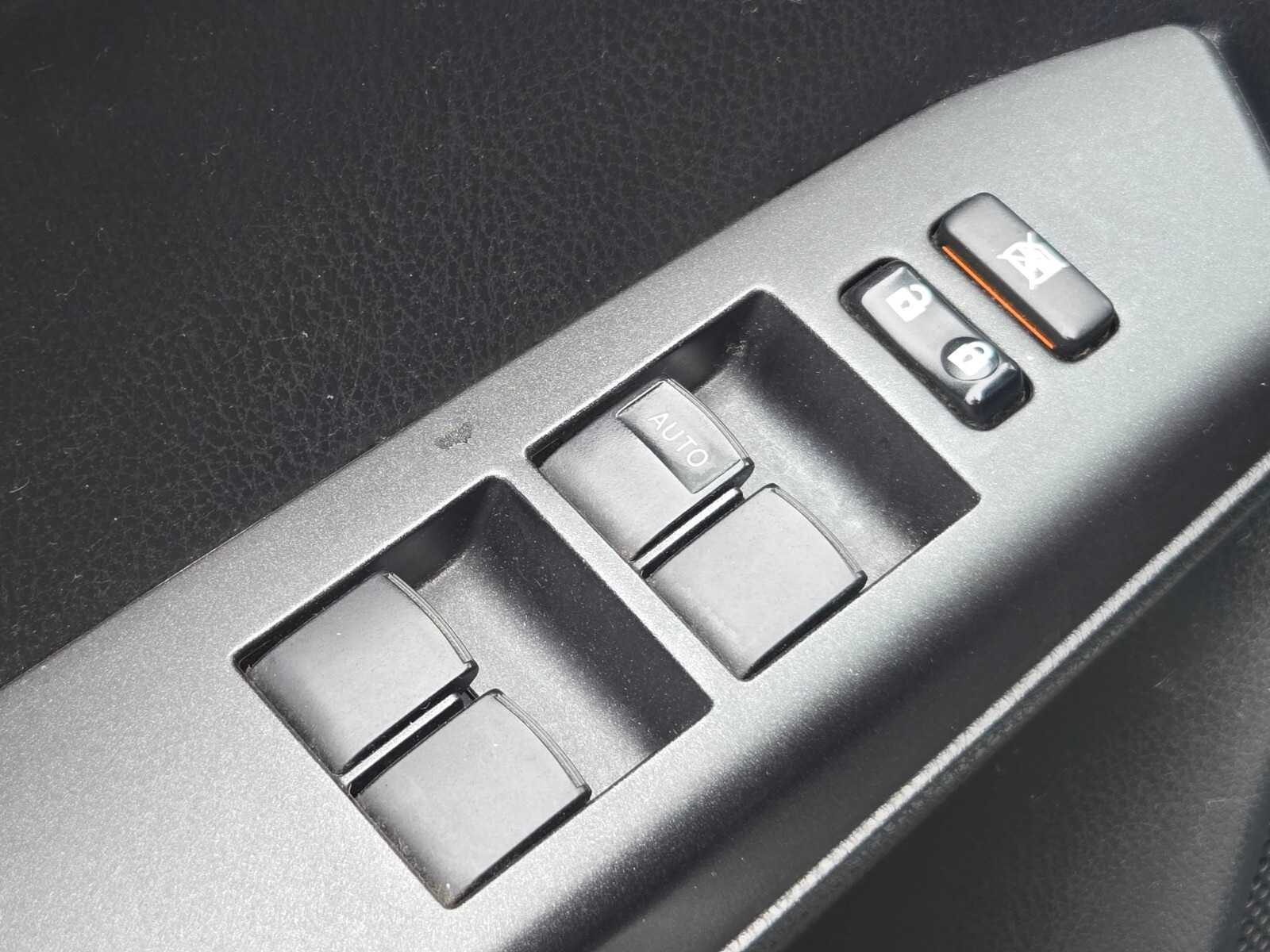 Thumbnail: 2018 Toyota RAV4 - 16