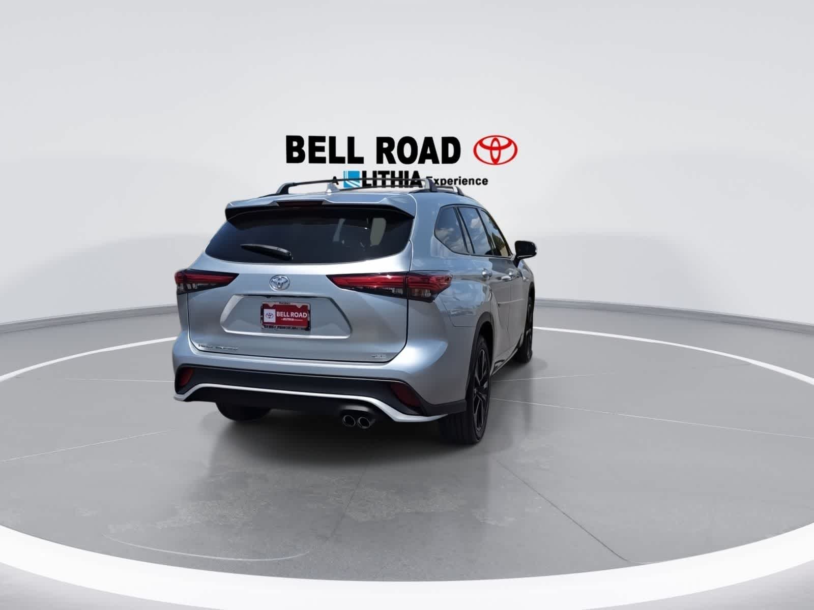 Thumbnail: 2023 Toyota Highlander - 8