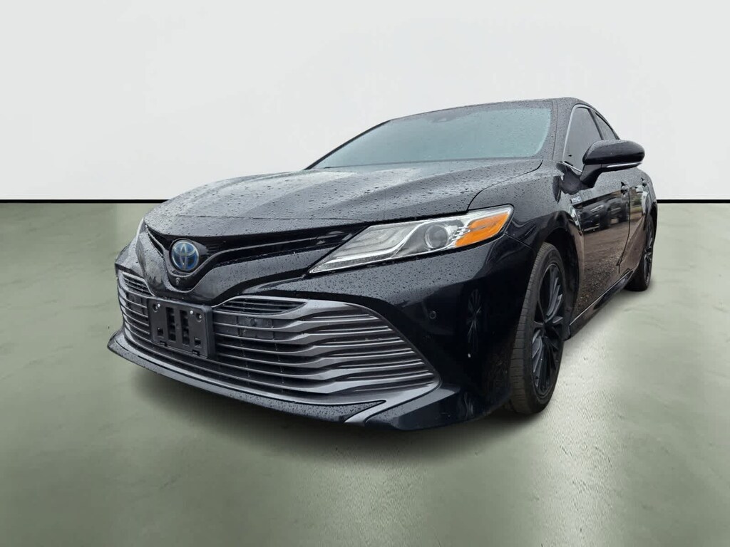 Used 2020 Toyota Camry Hybrid XLE Sedan