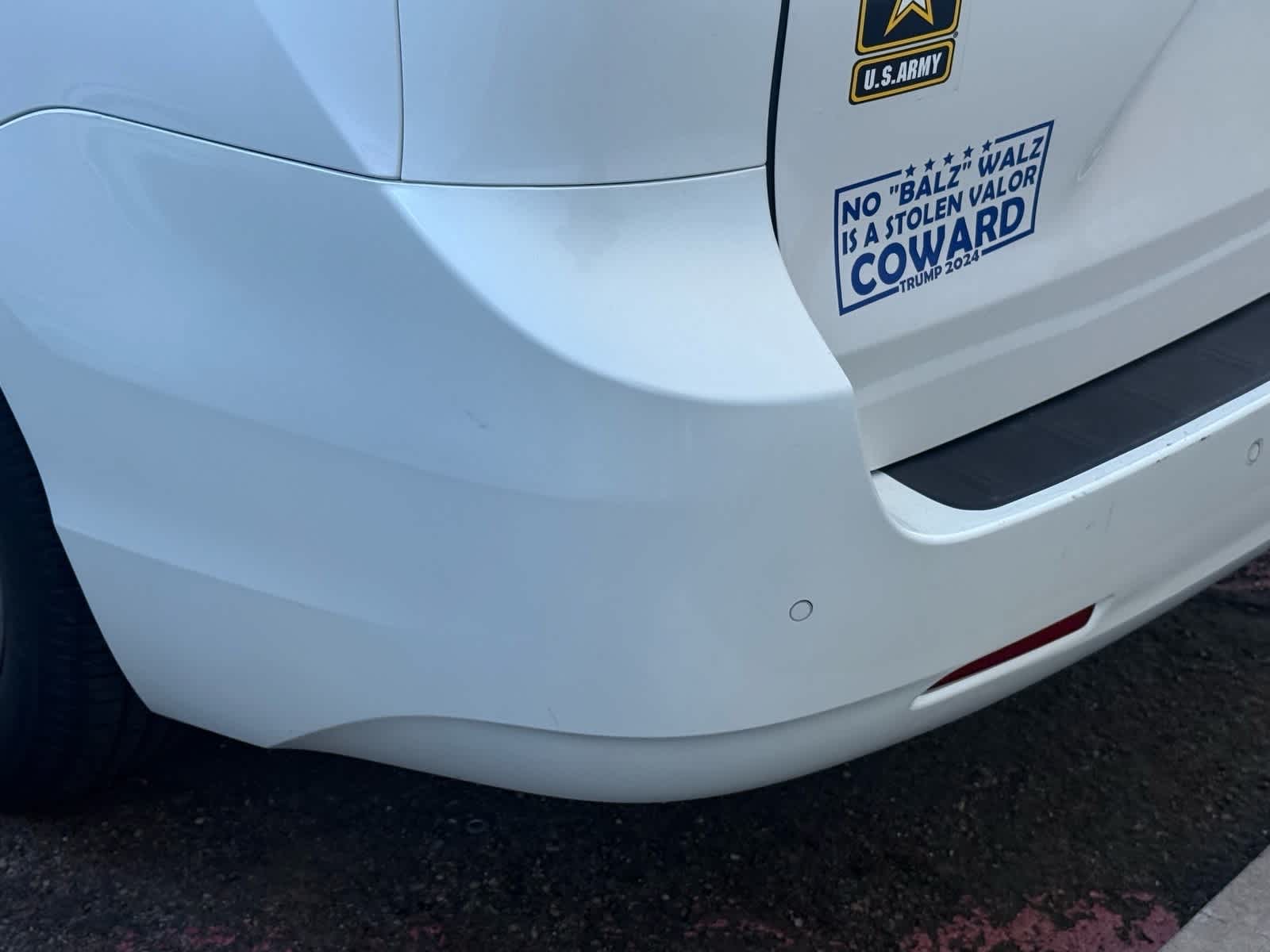 Thumbnail: 2020 Toyota Sienna - 17