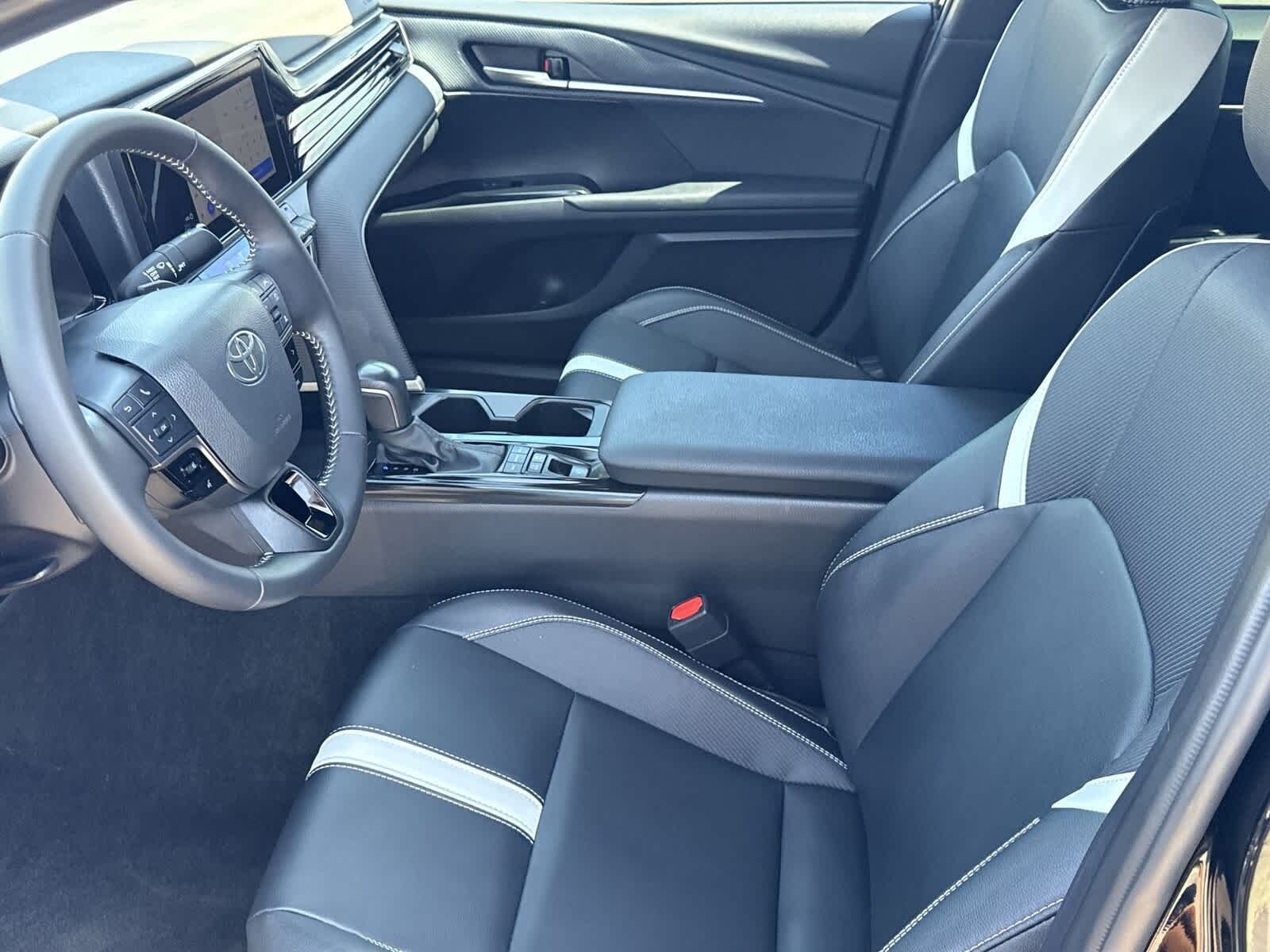 2025 Toyota Camry SE 17