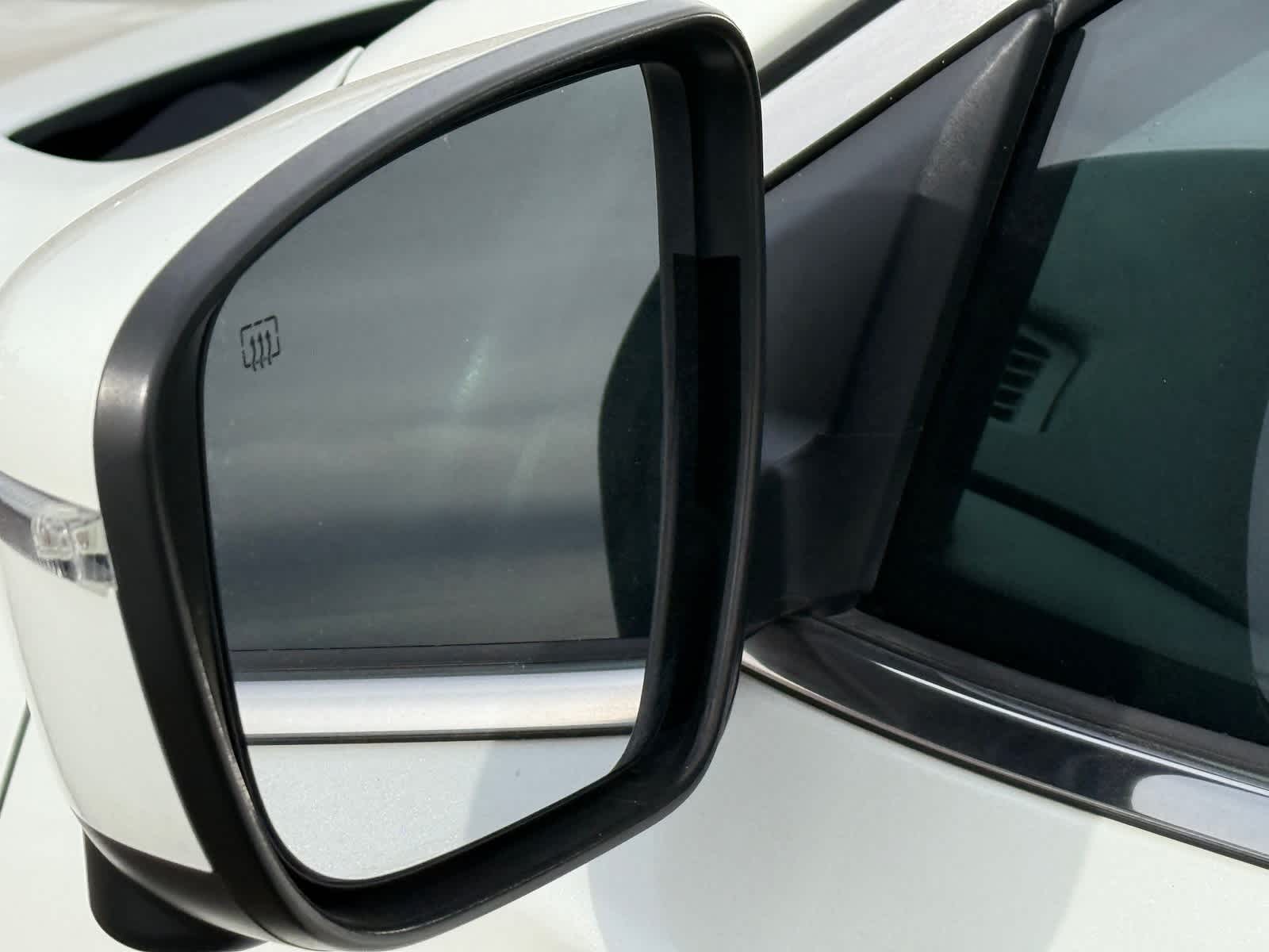 Thumbnail: 2019 Nissan Rogue - 18