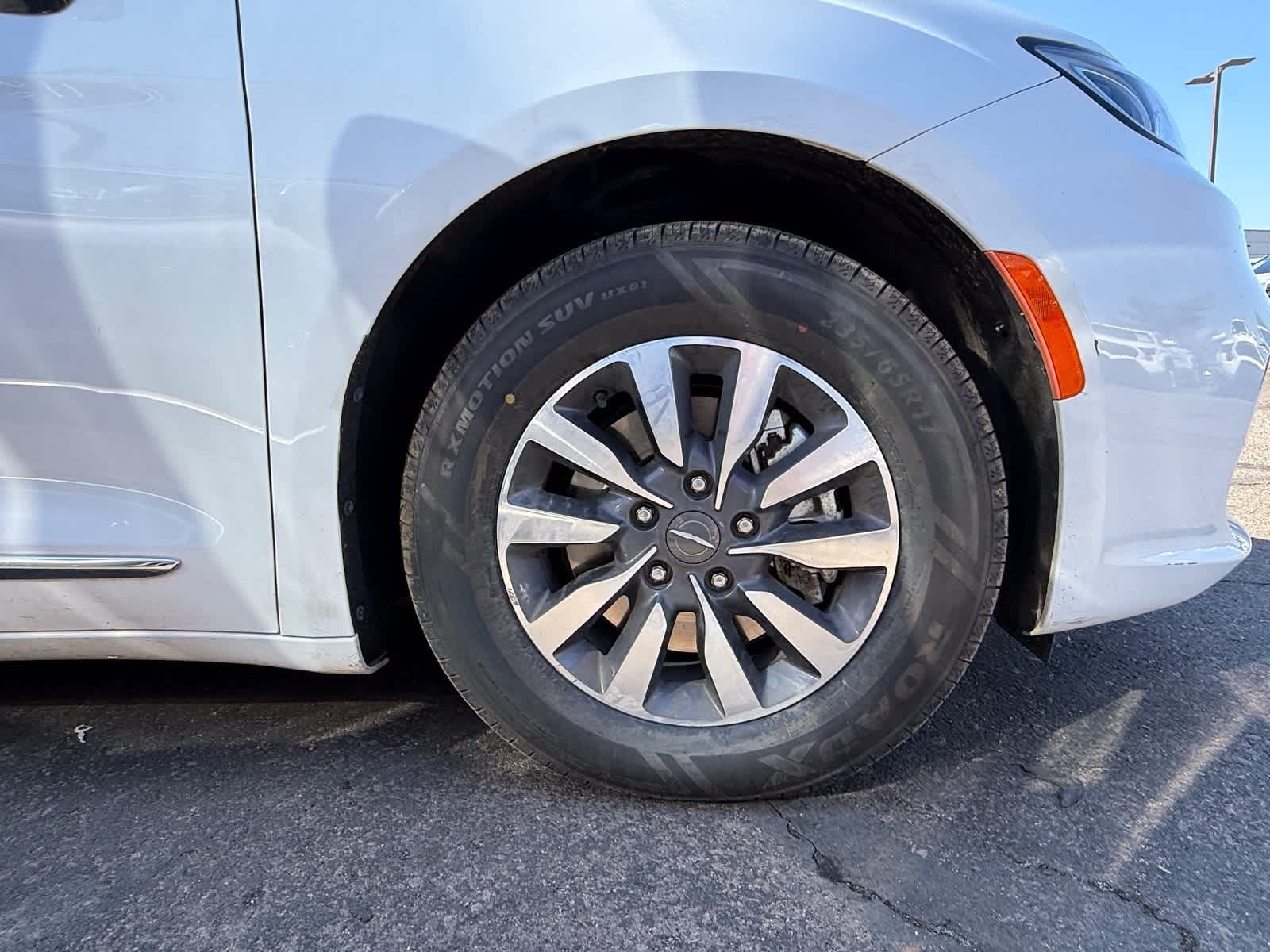 Thumbnail: 2023 Chrysler Pacifica - 4