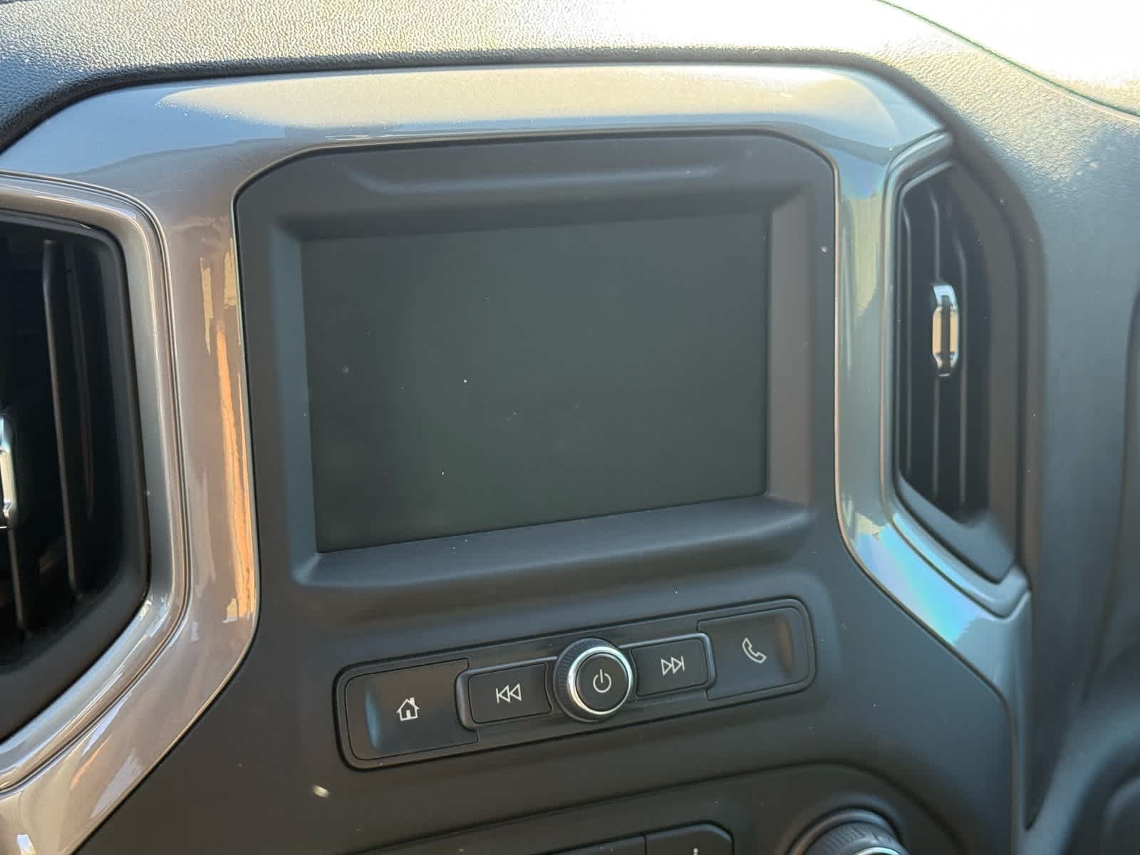 Thumbnail: 2015 Chevrolet Silverado 1500 - 22