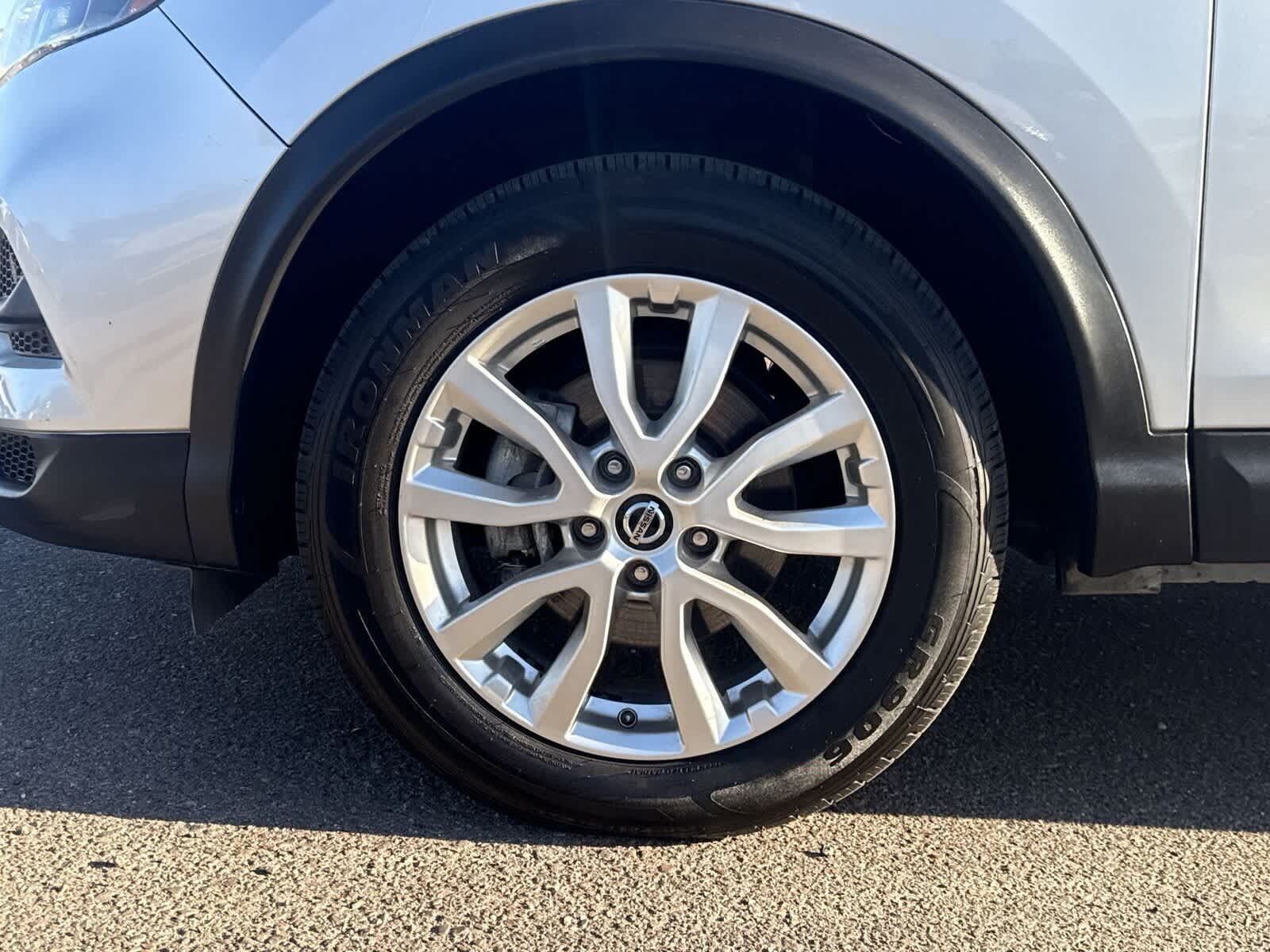 Thumbnail: 2020 Nissan Rogue Sport - 10