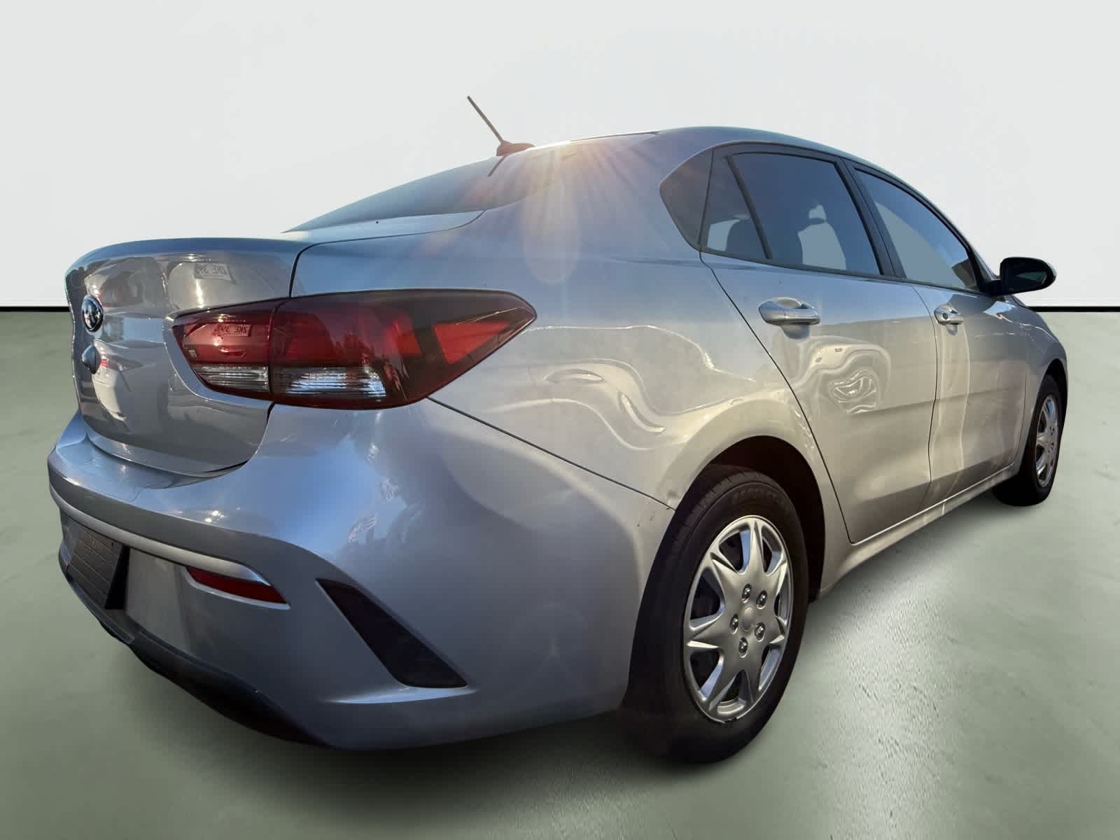 Thumbnail: 2021 Kia Rio - 4