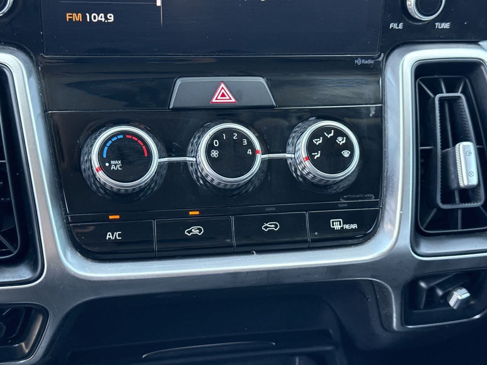 2022 Kia Sorento LX 22