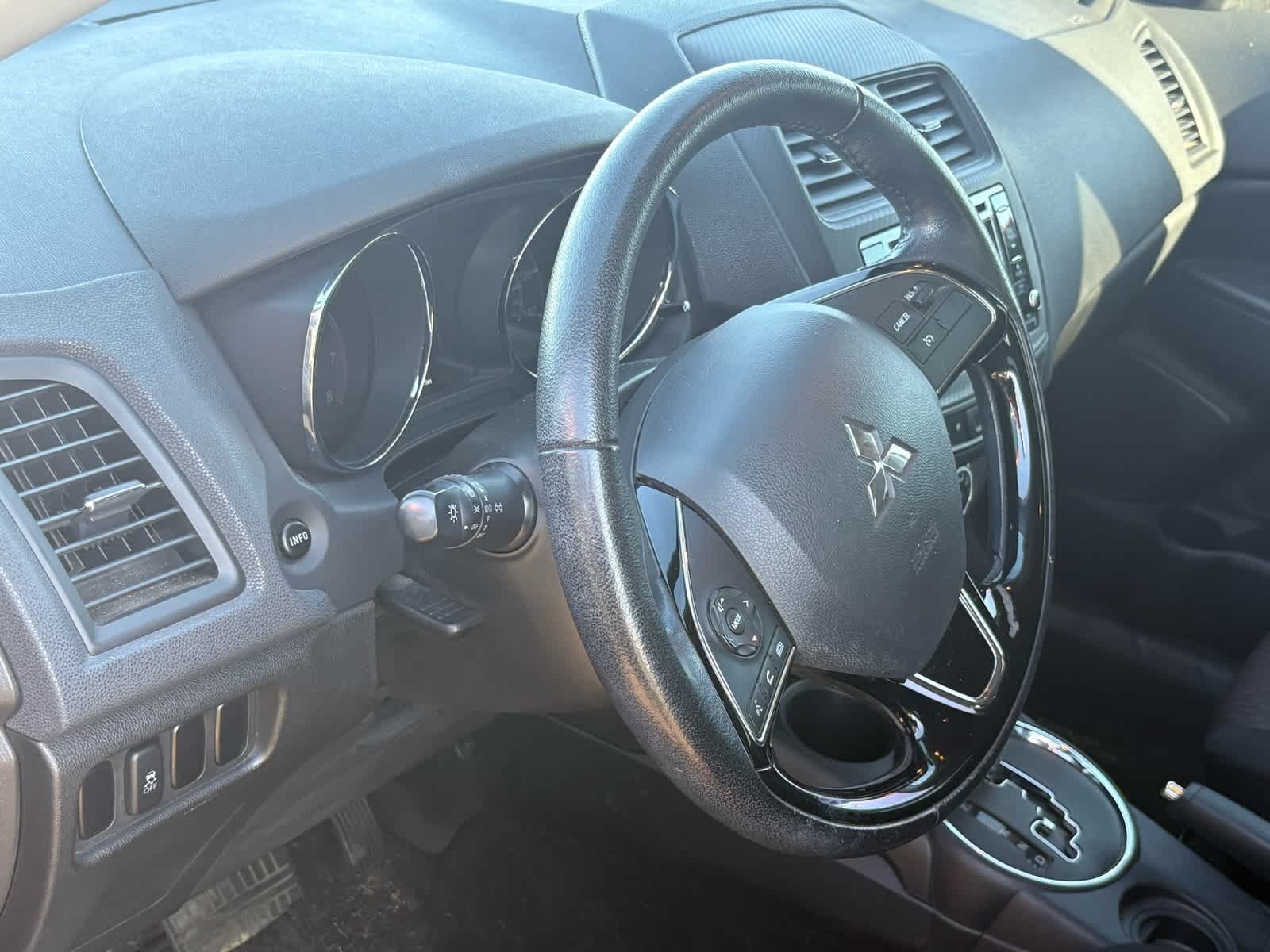 Thumbnail: 2016 Mitsubishi Outlander Sport - 12