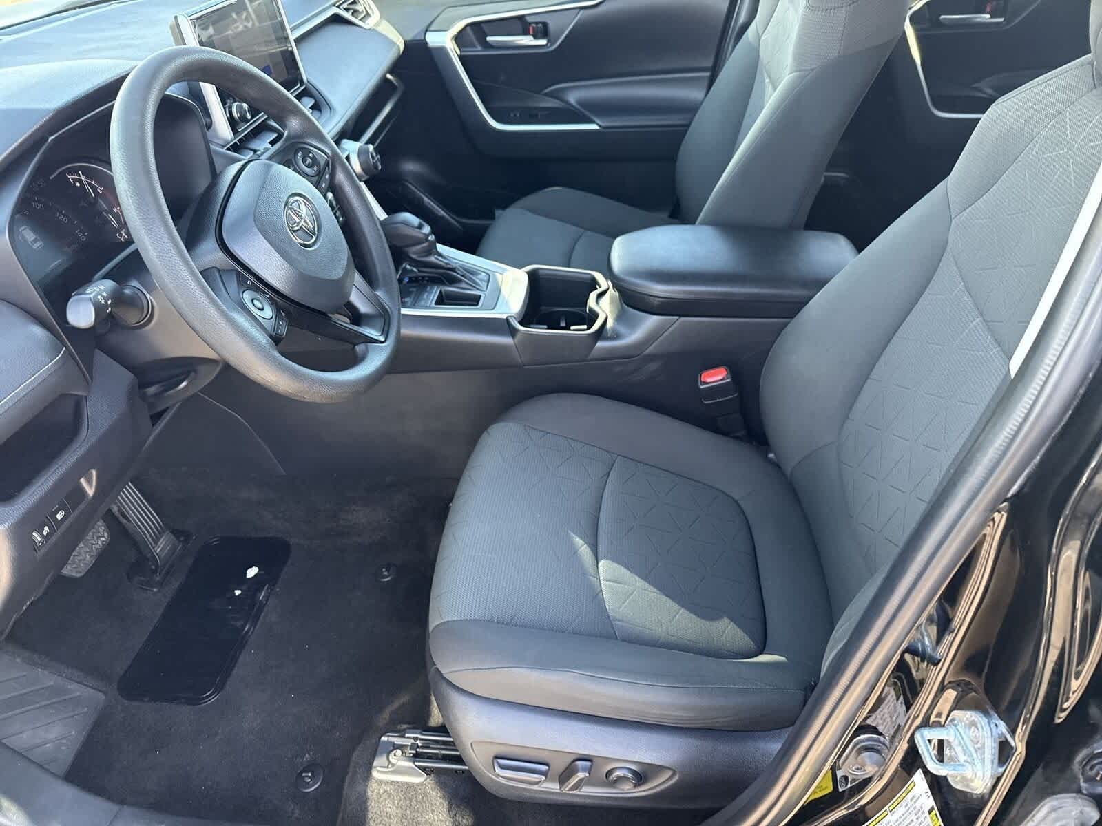 Thumbnail: 2023 Toyota RAV4 - 17