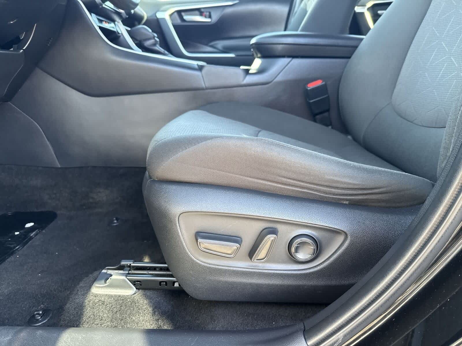 Thumbnail: 2023 Toyota RAV4 - 18