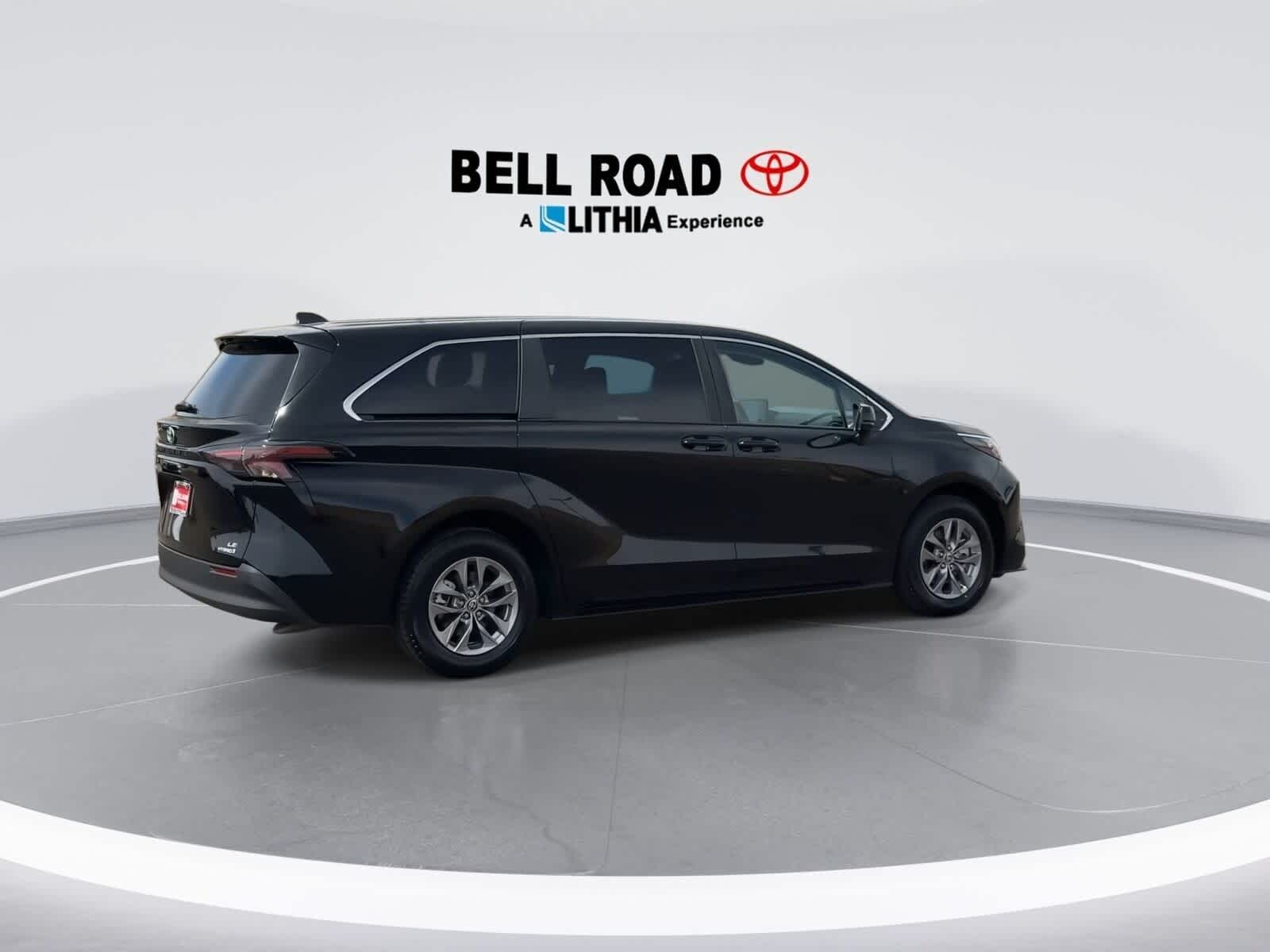2024 Toyota Sienna LE 8