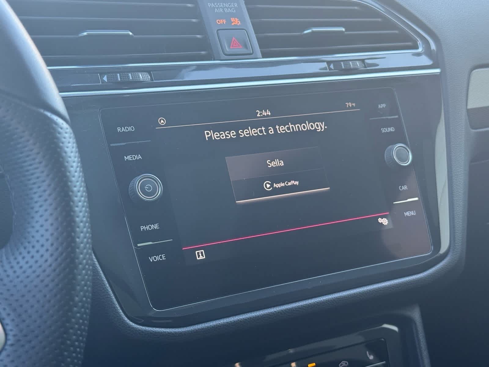 Thumbnail: 2022 Volkswagen Tiguan - 11