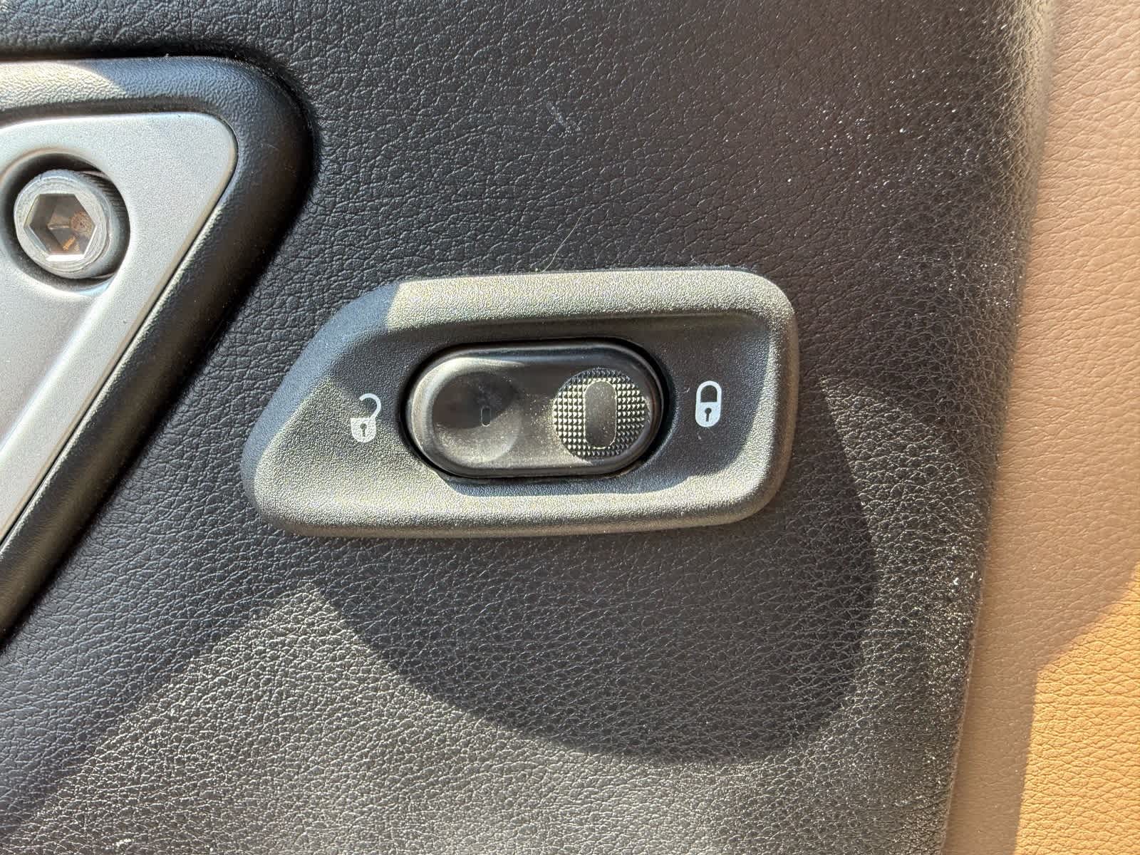 Thumbnail: 2013 Jeep Wrangler - 14