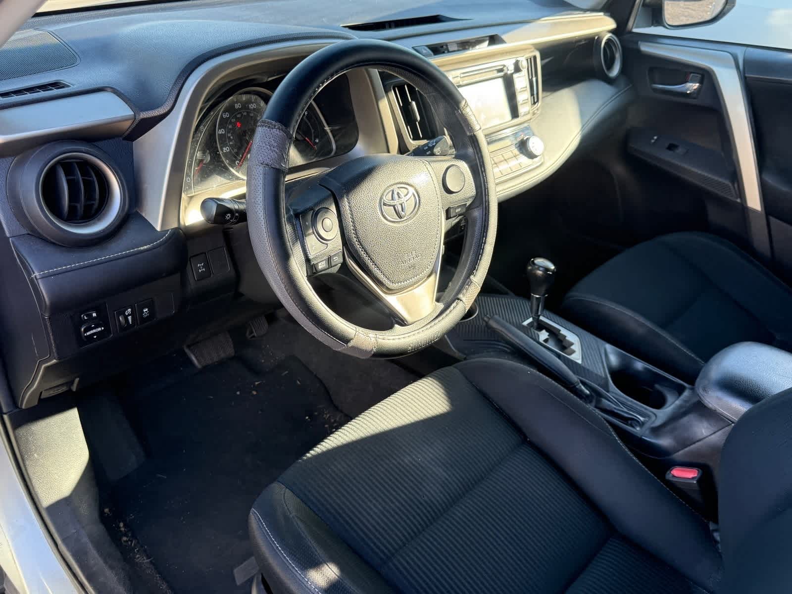 Thumbnail: 2015 Toyota RAV4 - 16