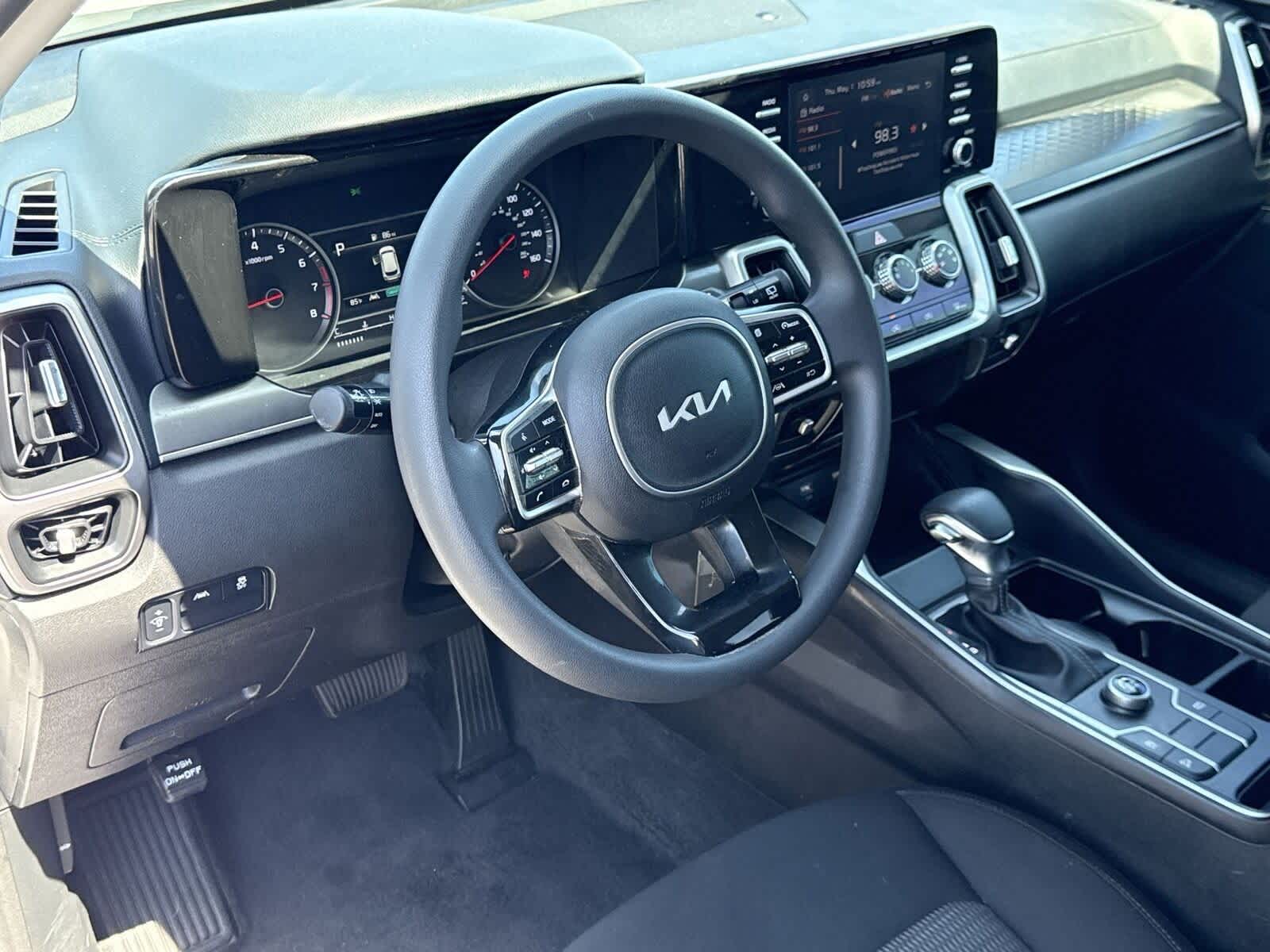 2022 Kia Sorento LX 16