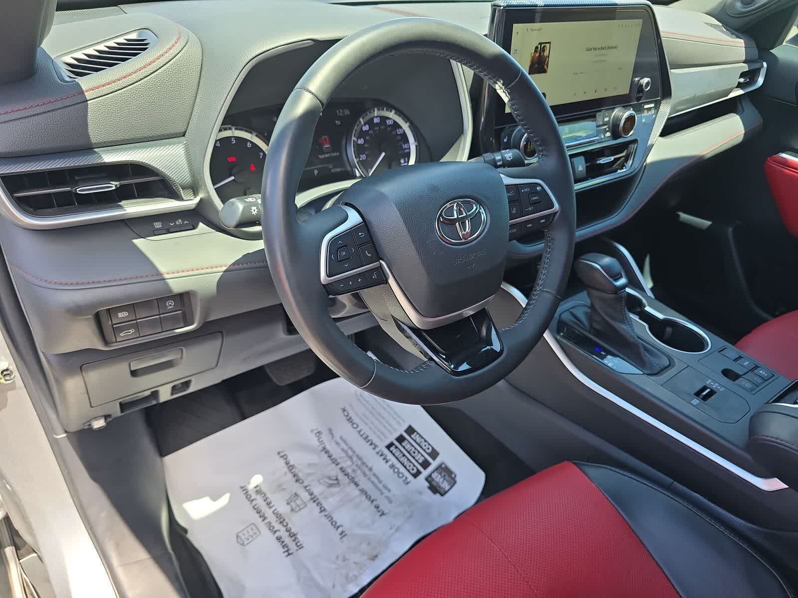 Thumbnail: 2023 Toyota Highlander - 16