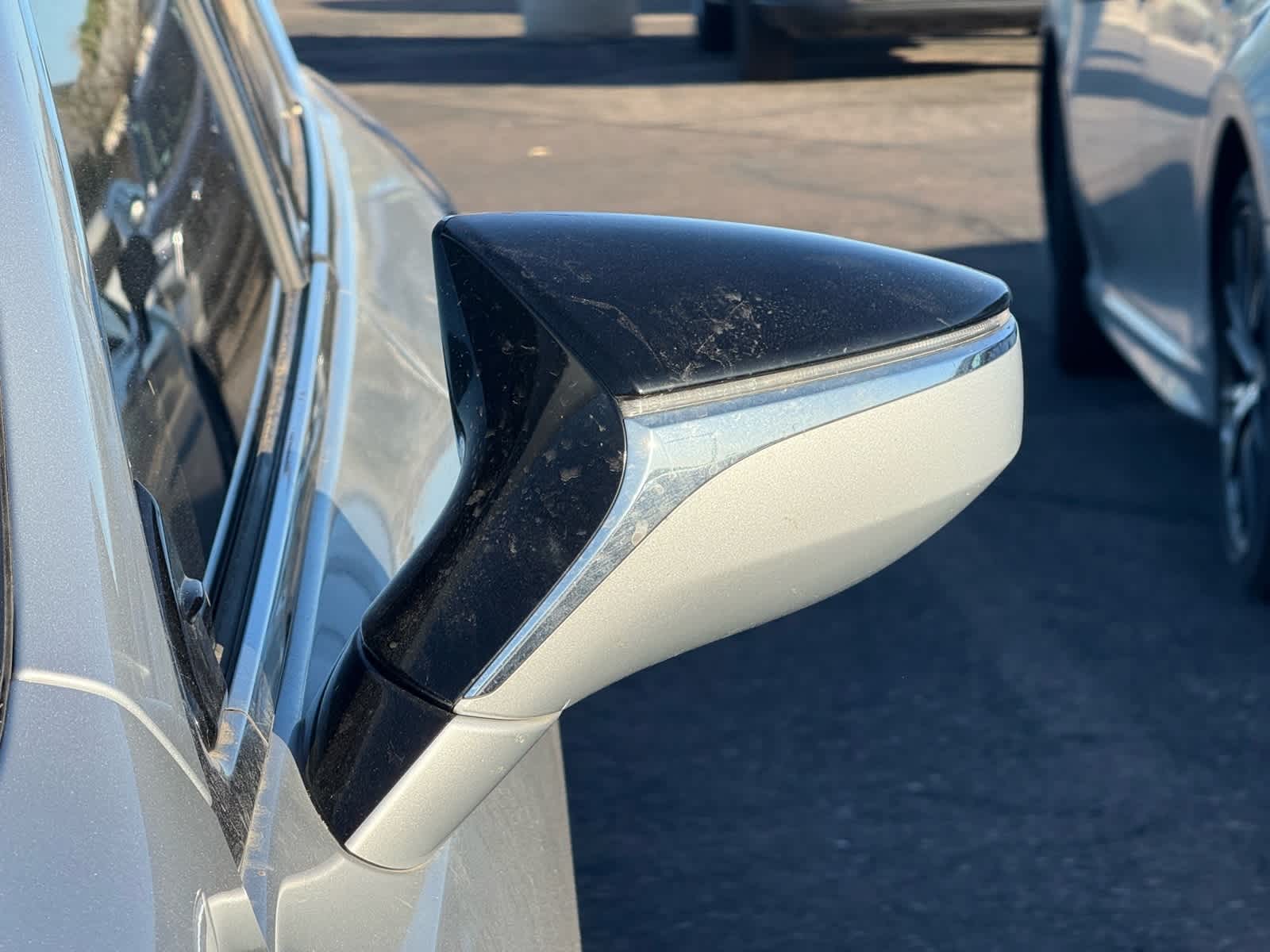 Thumbnail: 2020 Lexus ES - 17