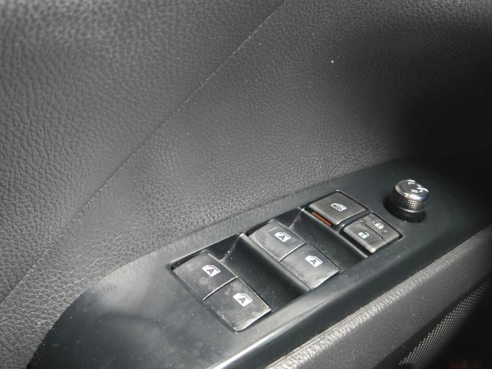 Thumbnail: 2020 Toyota Camry - 18