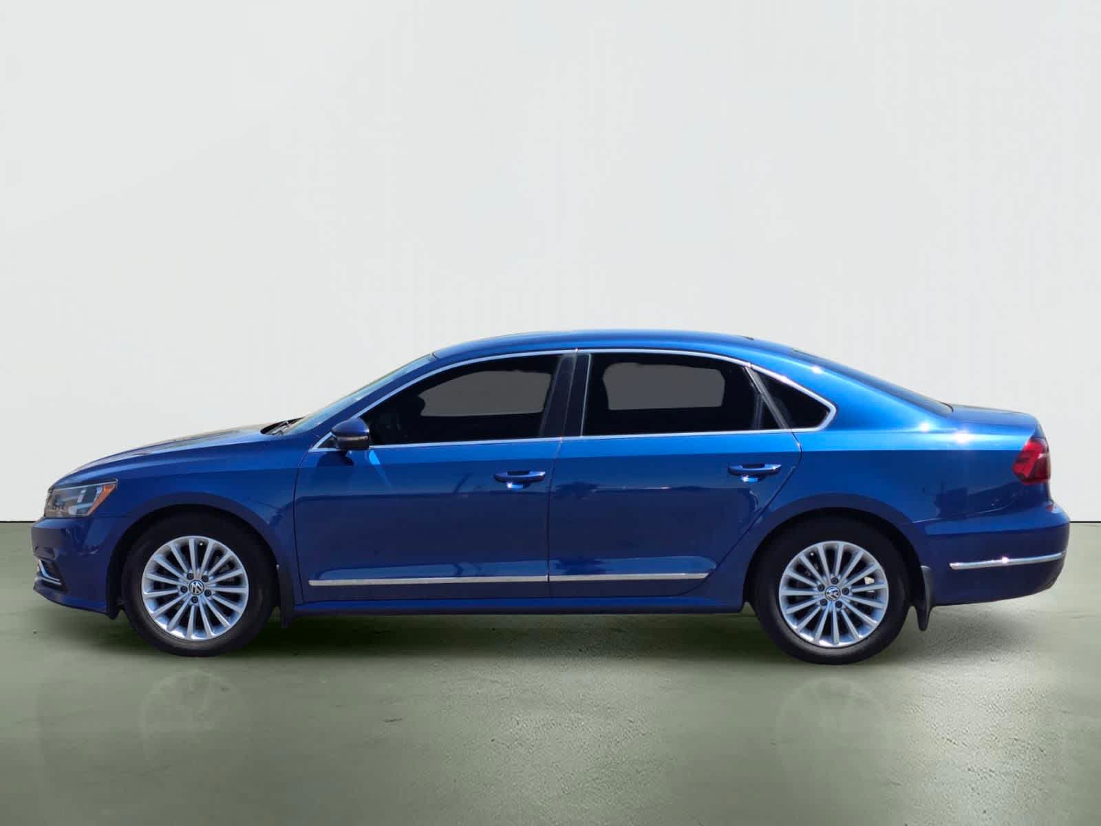 Thumbnail: 2017 Volkswagen Passat - 3