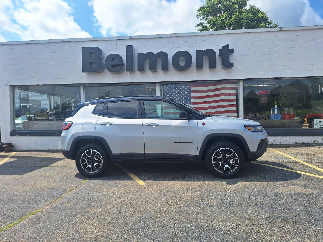 2026 Jeep Compass Trailhawk - Photo 2