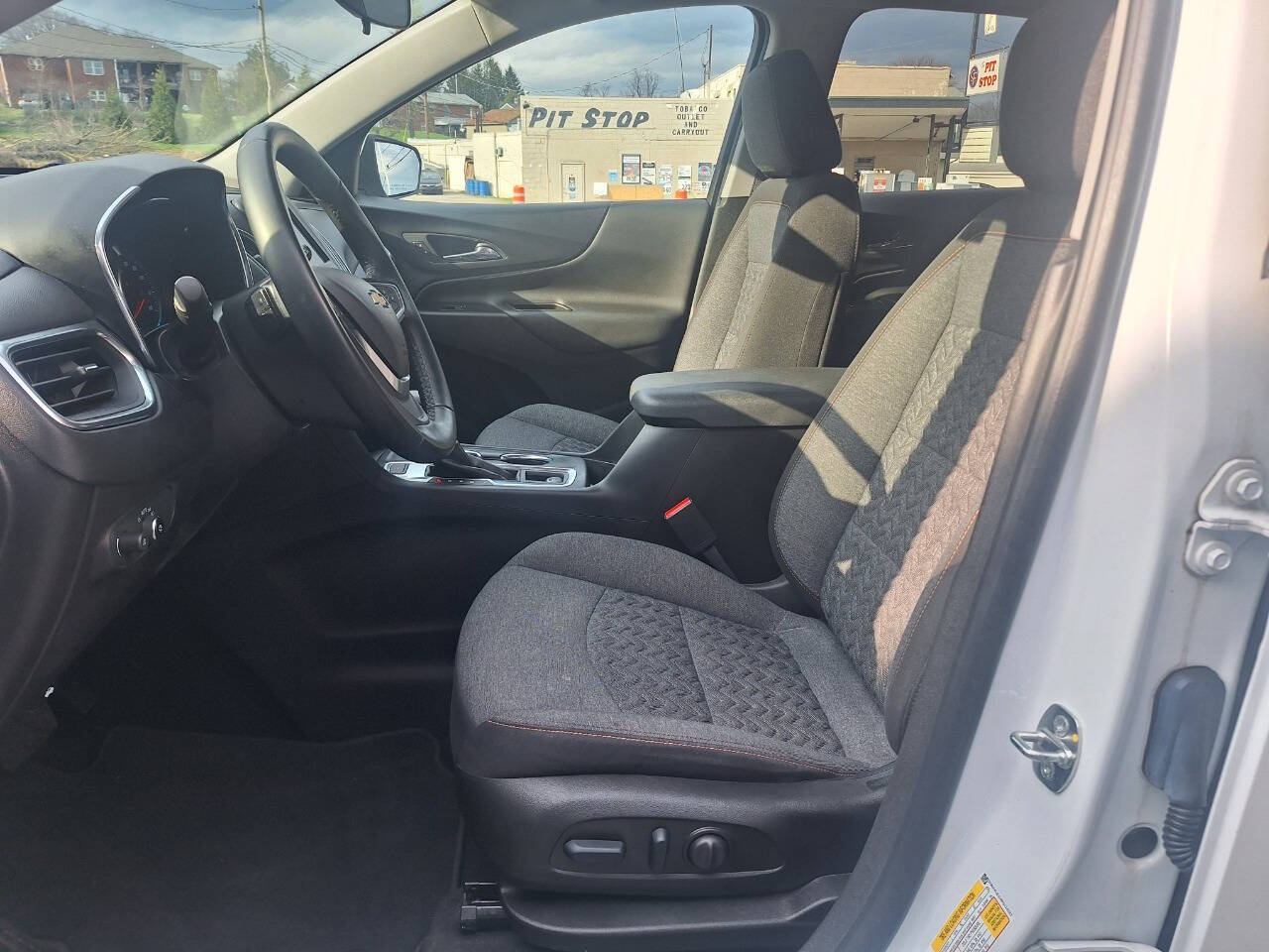 2023 Chevrolet Equinox LT - Photo 18