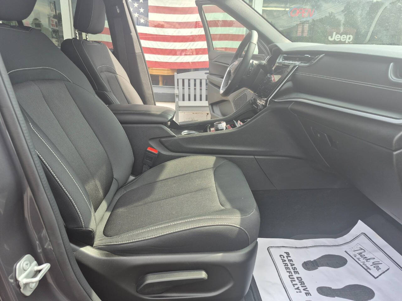 2024 Jeep Grand Cherokee Laredo - Photo 17