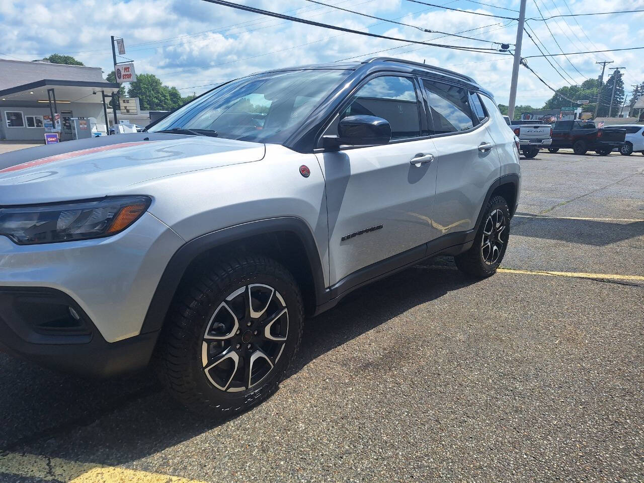2026 Jeep Compass Trailhawk - Photo 4