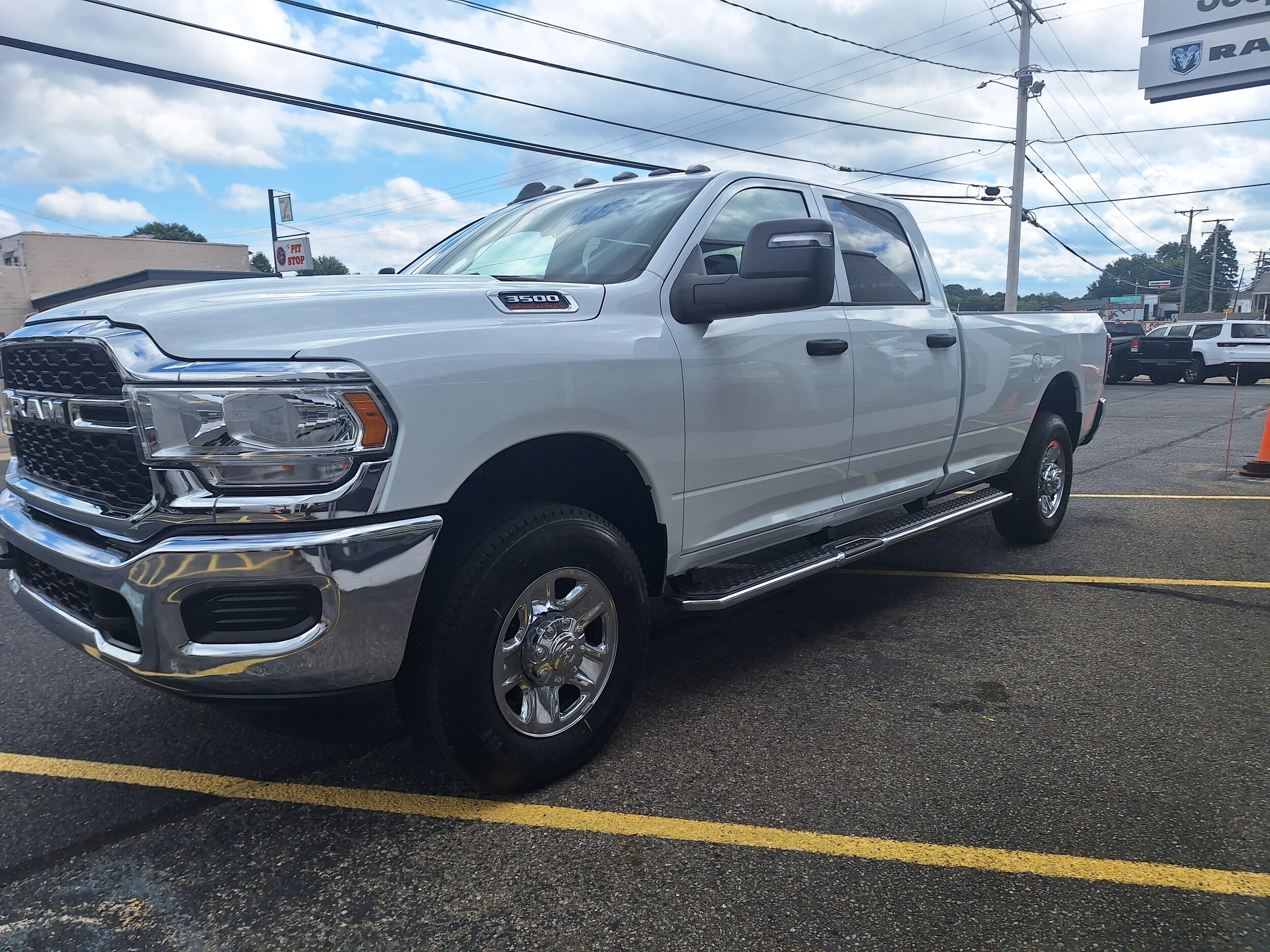 2024 Ram 3500 Tradesman photo 3