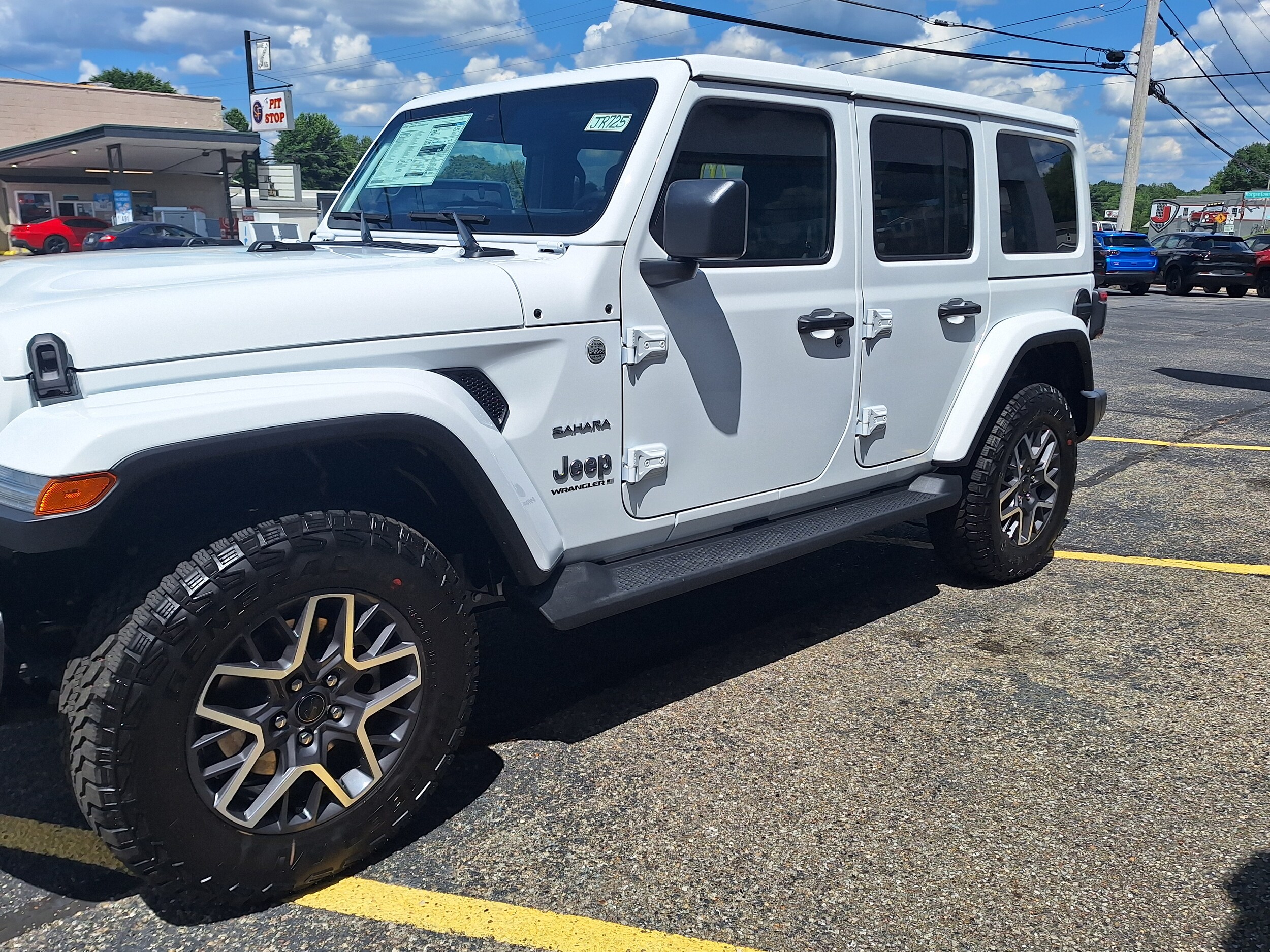 2024 Jeep Wrangler Sahara photo 3