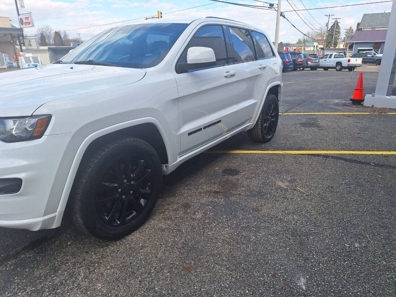 2021 Jeep Grand Cherokee Laredo photo 4