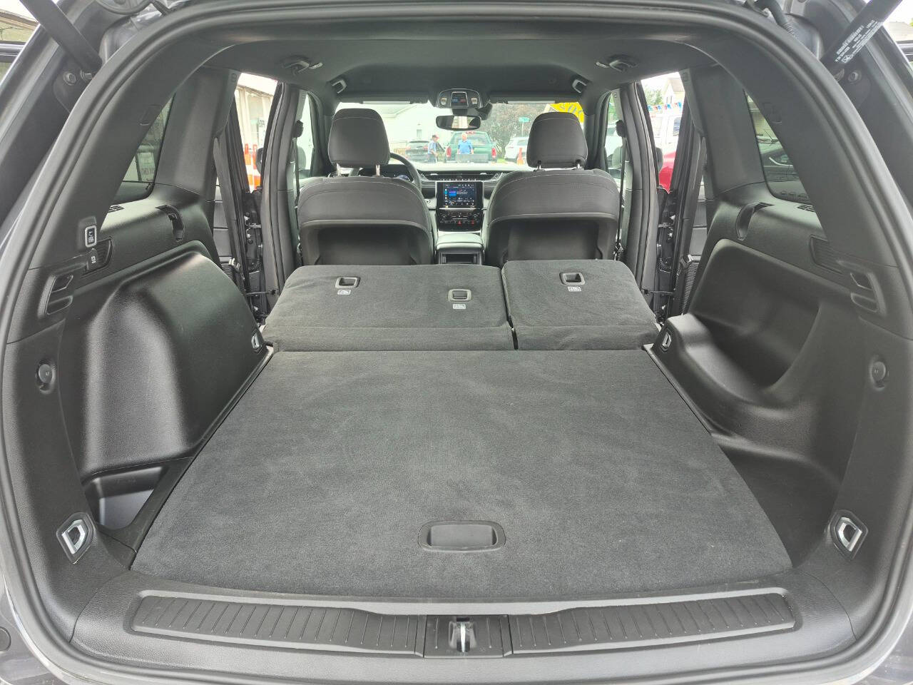 2024 Jeep Grand Cherokee Laredo - Photo 11