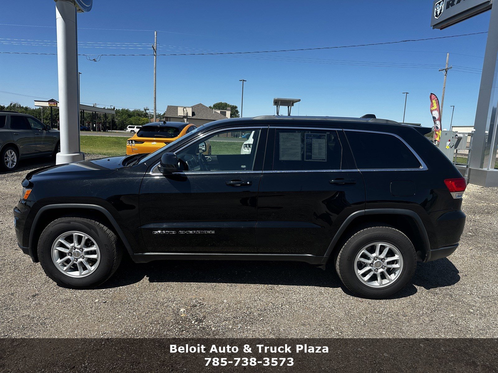 Used 2018 Jeep Grand Cherokee Laredo E with VIN 1C4RJFAG1JC184982 for sale in Beloit, KS