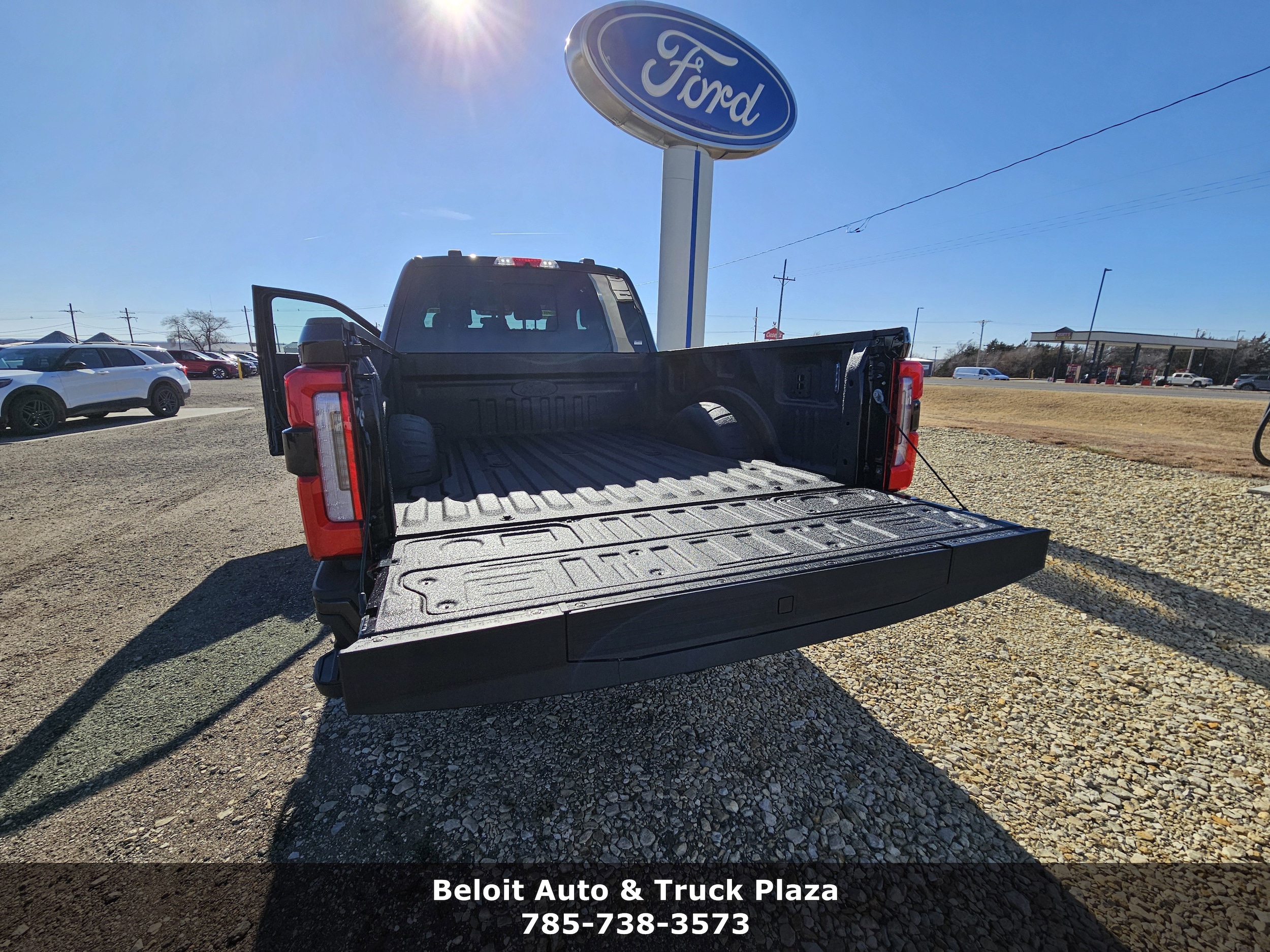 2026 Ford F-350 Super Duty Platinum - Photo 11